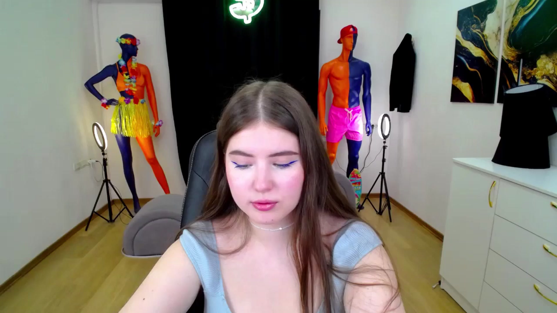 Gallery image thumbnail from AdmireMyEyes's myfreecams stream on, 10/15/2024, 23:44 image 17 of 20