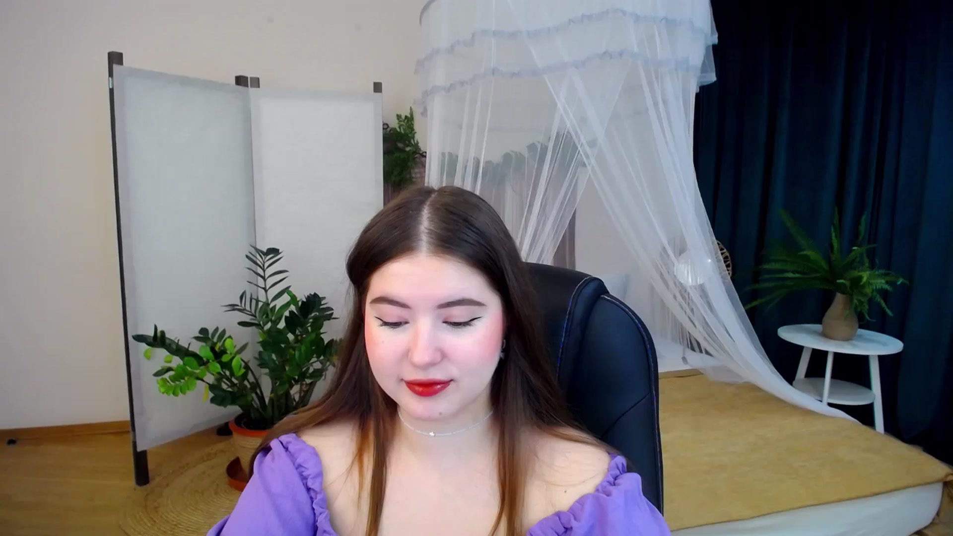 Gallery image thumbnail from AdmireMyEyes's myfreecams stream on, 10/16/2024, 18:55 image 12 of 20