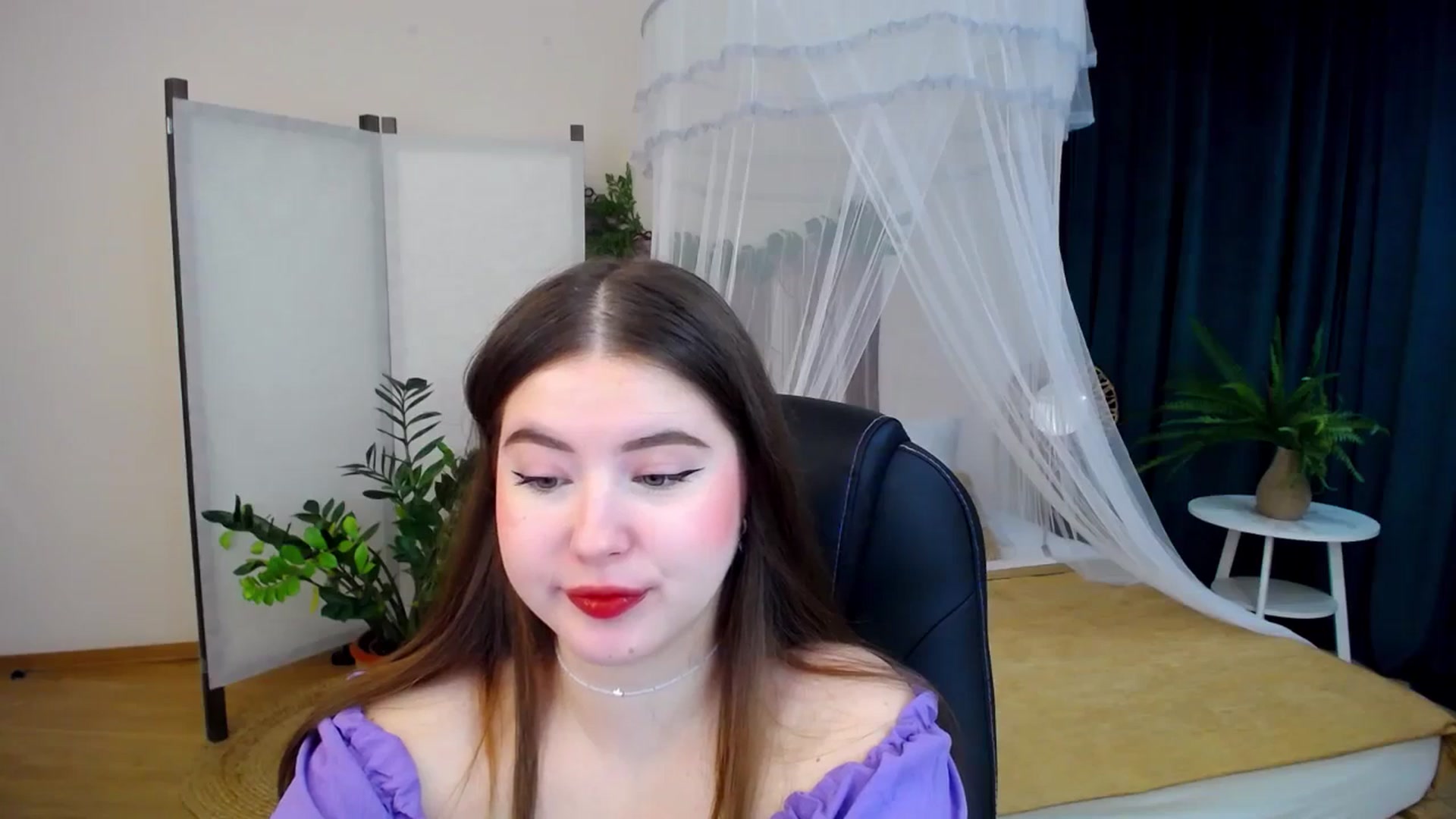 Gallery image thumbnail from AdmireMyEyes's myfreecams stream on, 10/16/2024, 18:55 image 14 of 20