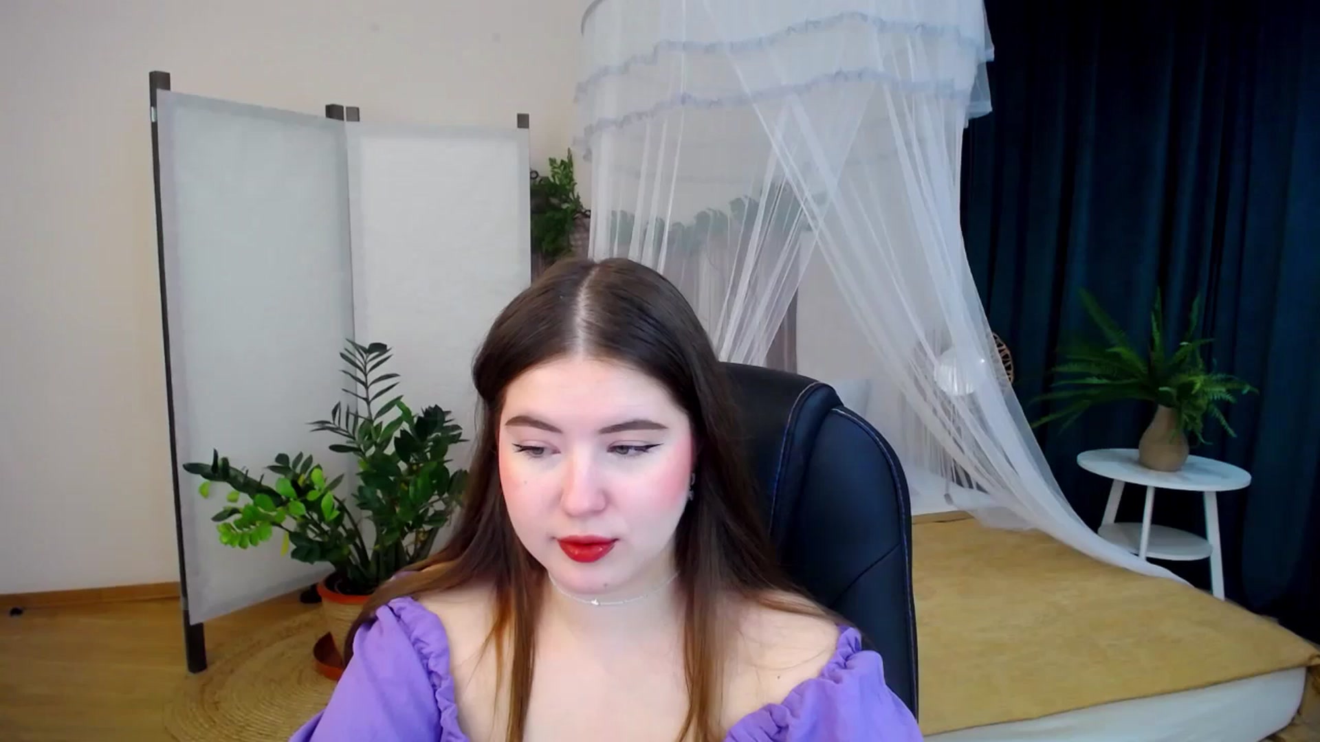 Gallery image thumbnail from AdmireMyEyes's myfreecams stream on, 10/16/2024, 18:55 image 10 of 20