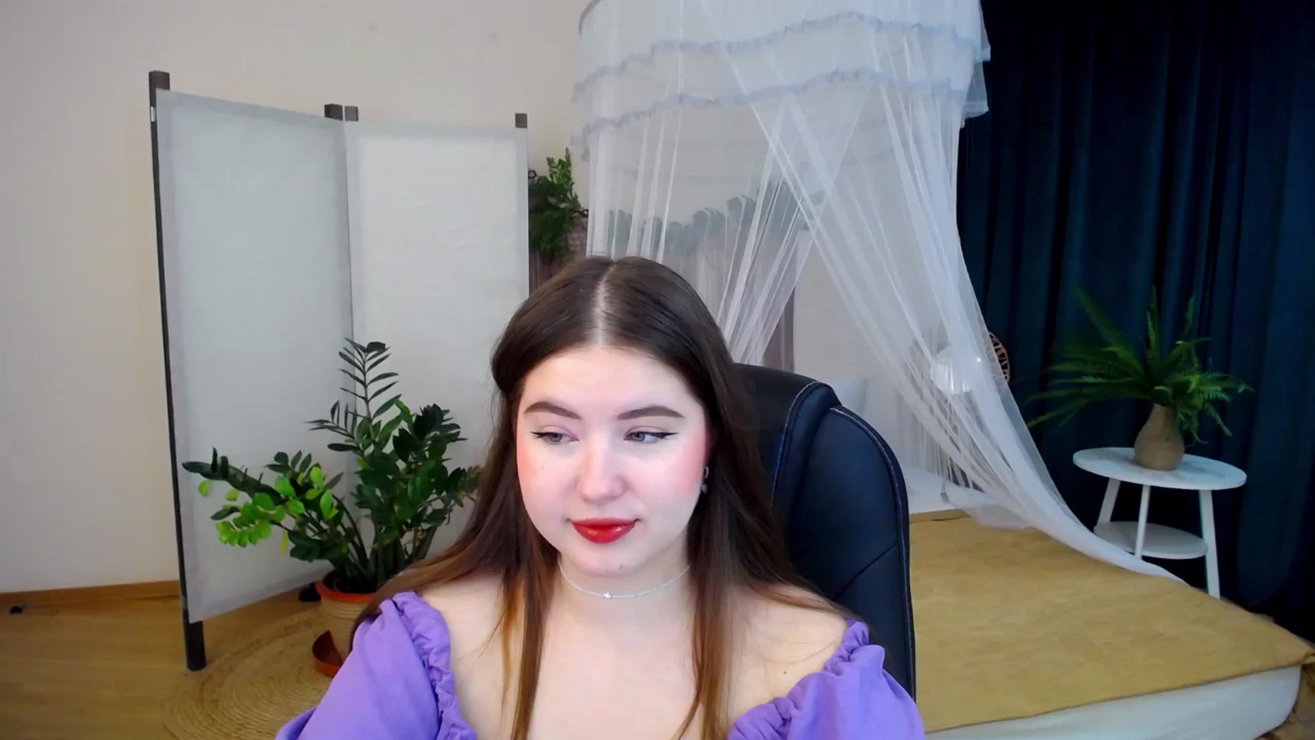 Gallery image thumbnail from AdmireMyEyes's myfreecams stream on, 10/16/2024, 18:55 image 9 of 20