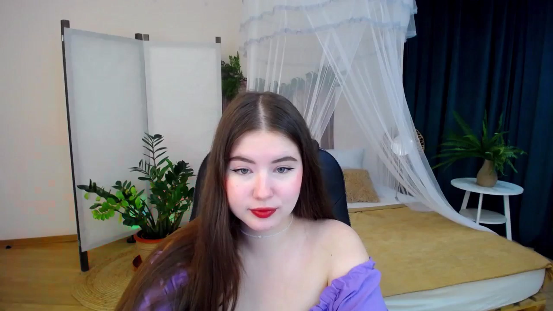 Gallery image thumbnail from AdmireMyEyes's myfreecams stream on, 10/16/2024, 19:45 image 2 of 20