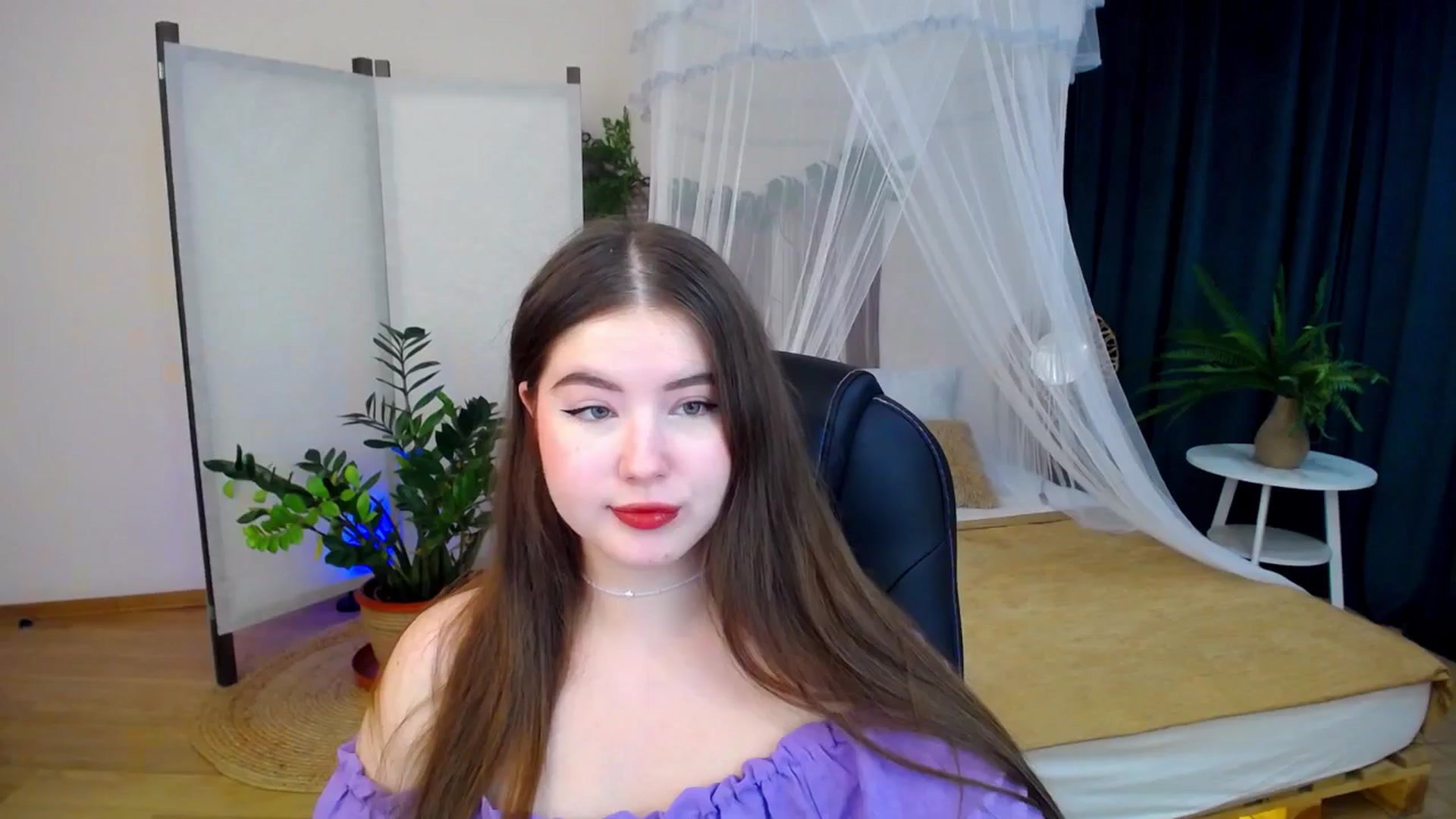 Gallery image thumbnail from AdmireMyEyes's myfreecams stream on, 10/16/2024, 19:45 image 16 of 20