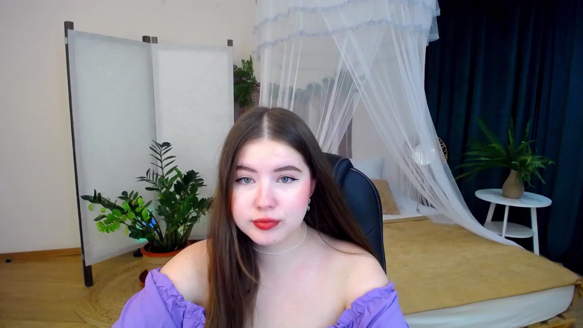 Gallery image thumbnail from AdmireMyEyes's myfreecams stream on, 10/16/2024, 20:46 image 2 of 20