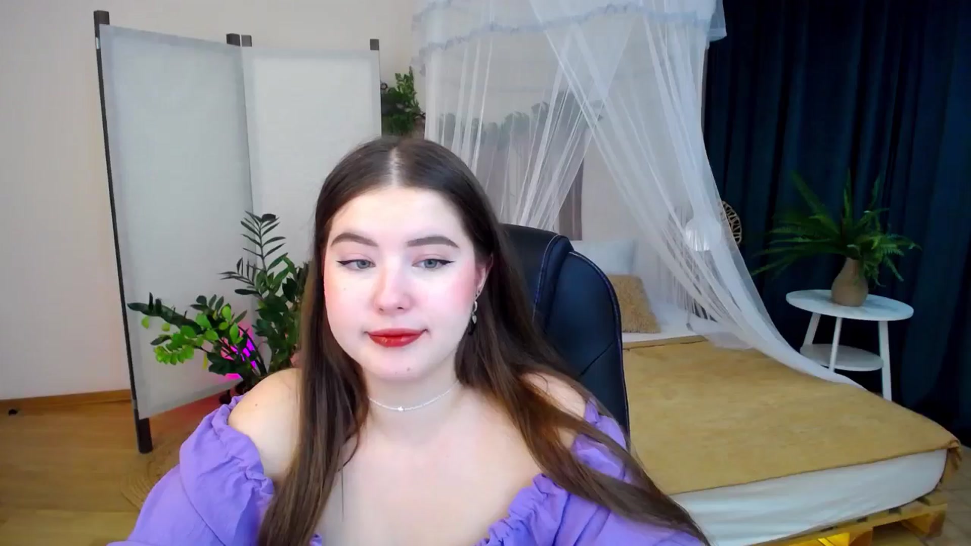 Gallery image thumbnail from AdmireMyEyes's myfreecams stream on, 10/16/2024, 20:46 image 20 of 20