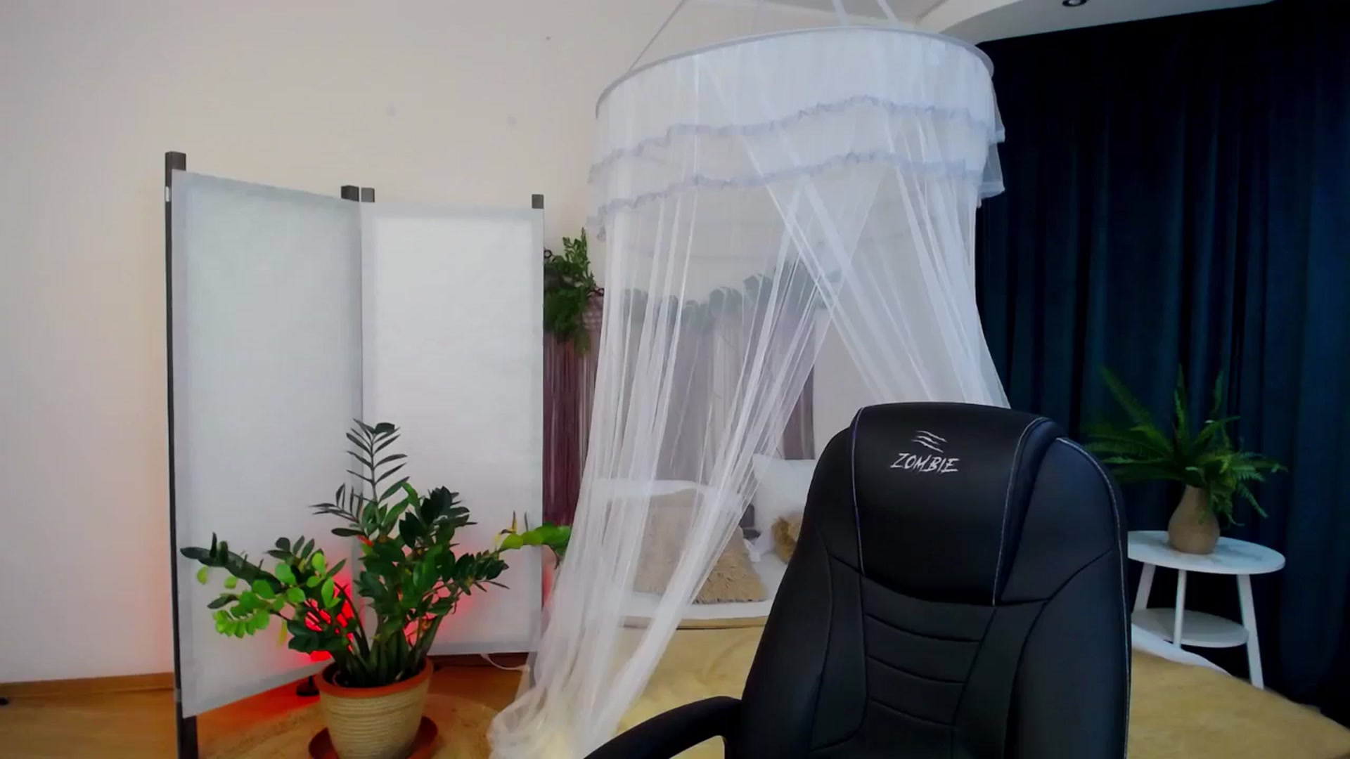 Gallery image thumbnail from AdmireMyEyes's myfreecams stream on, 10/16/2024, 20:46 image 1 of 20
