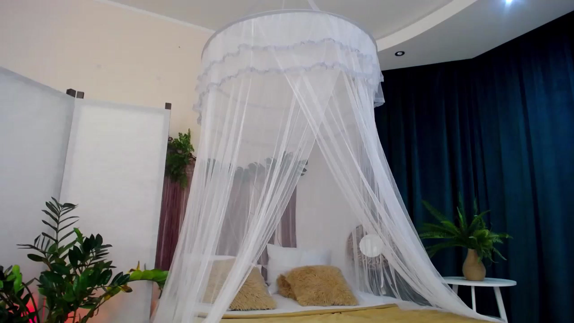 Gallery image thumbnail from AdmireMyEyes's myfreecams stream on, 10/16/2024, 22:29 image 16 of 20