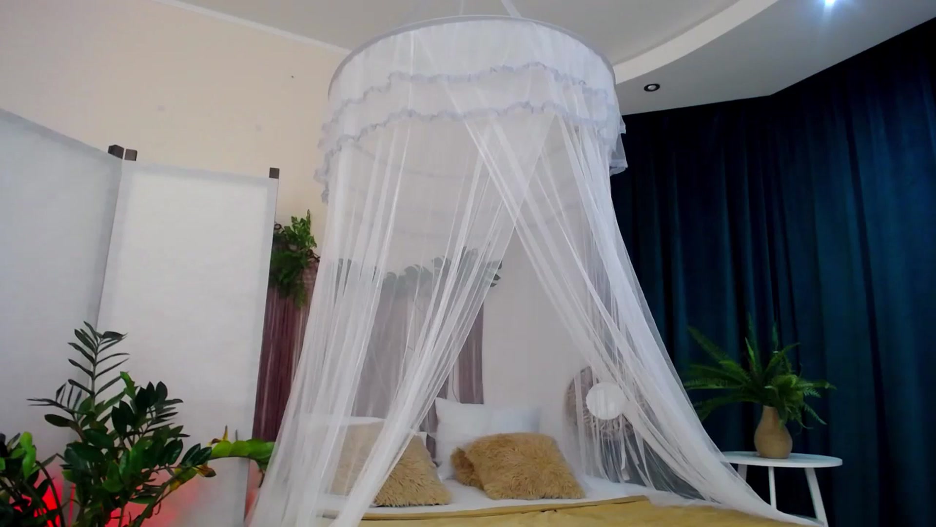 Gallery image thumbnail from AdmireMyEyes's myfreecams stream on, 10/16/2024, 22:29 image 17 of 20