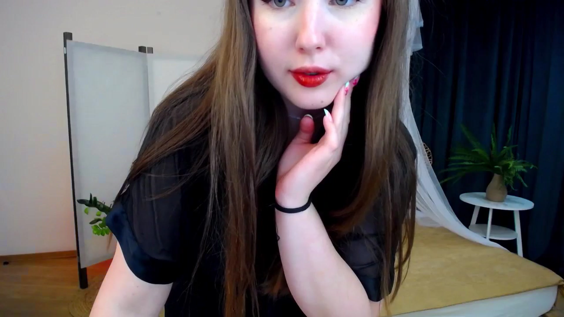 Gallery image thumbnail from AdmireMyEyes's myfreecams stream on, 10/16/2024, 22:29 image 12 of 20