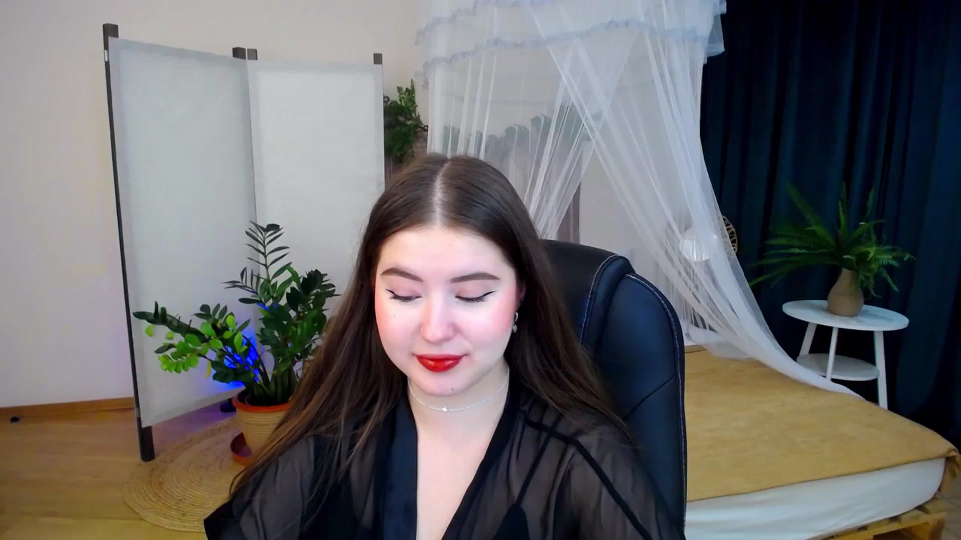Gallery image thumbnail from AdmireMyEyes's myfreecams stream on, 10/16/2024, 22:29 image 2 of 20