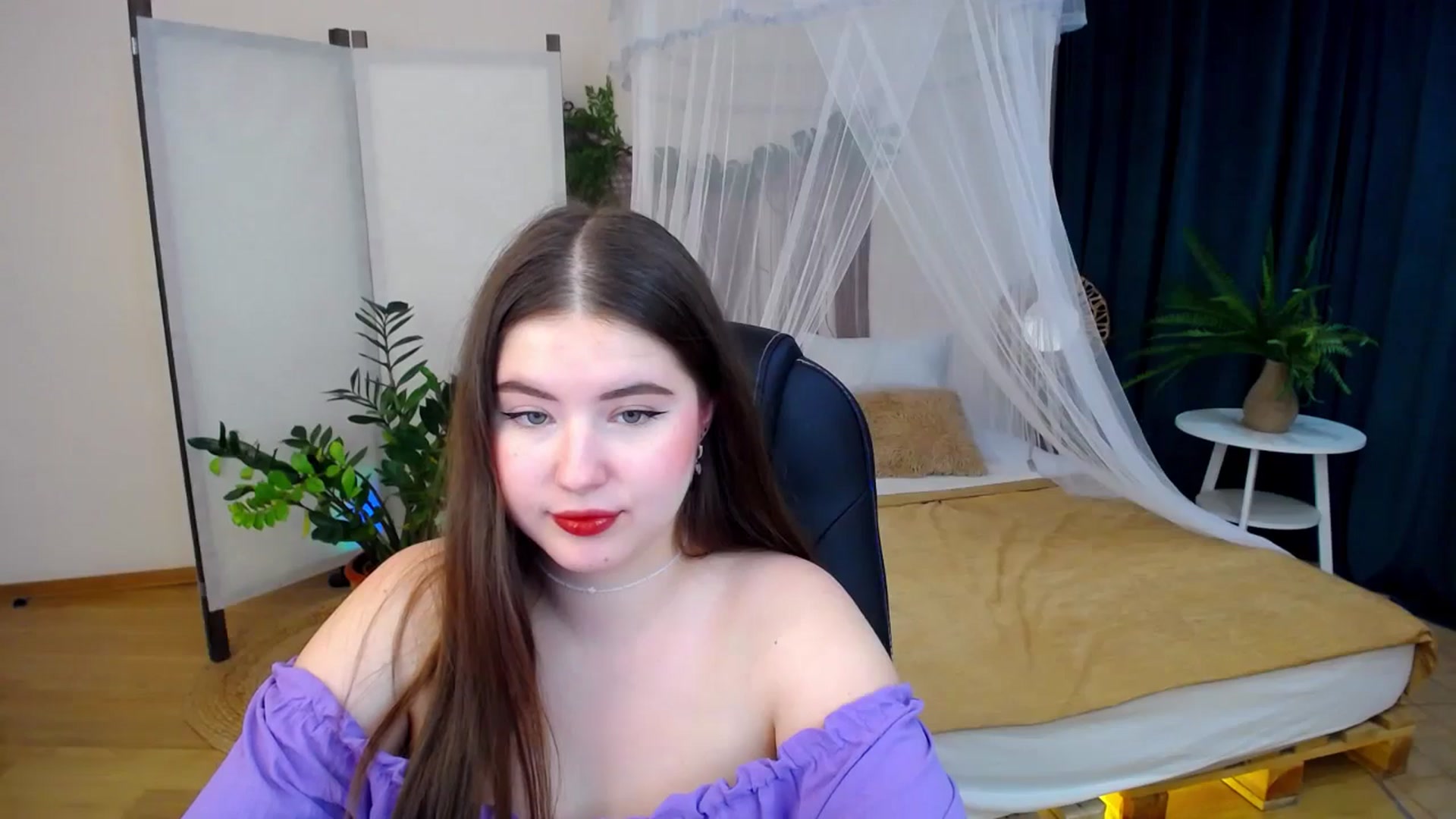 Gallery image thumbnail from AdmireMyEyes's myfreecams stream on, 10/16/2024, 23:46 image 11 of 20