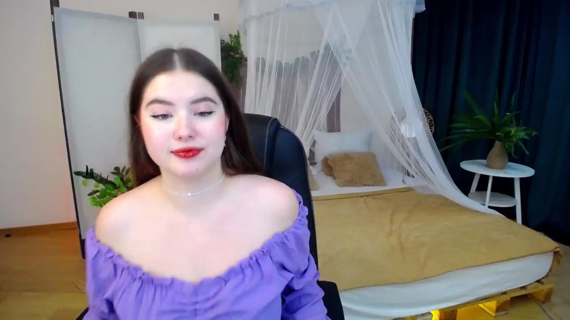 Gallery image thumbnail from AdmireMyEyes's myfreecams stream on, 10/16/2024, 23:46 image 3 of 20
