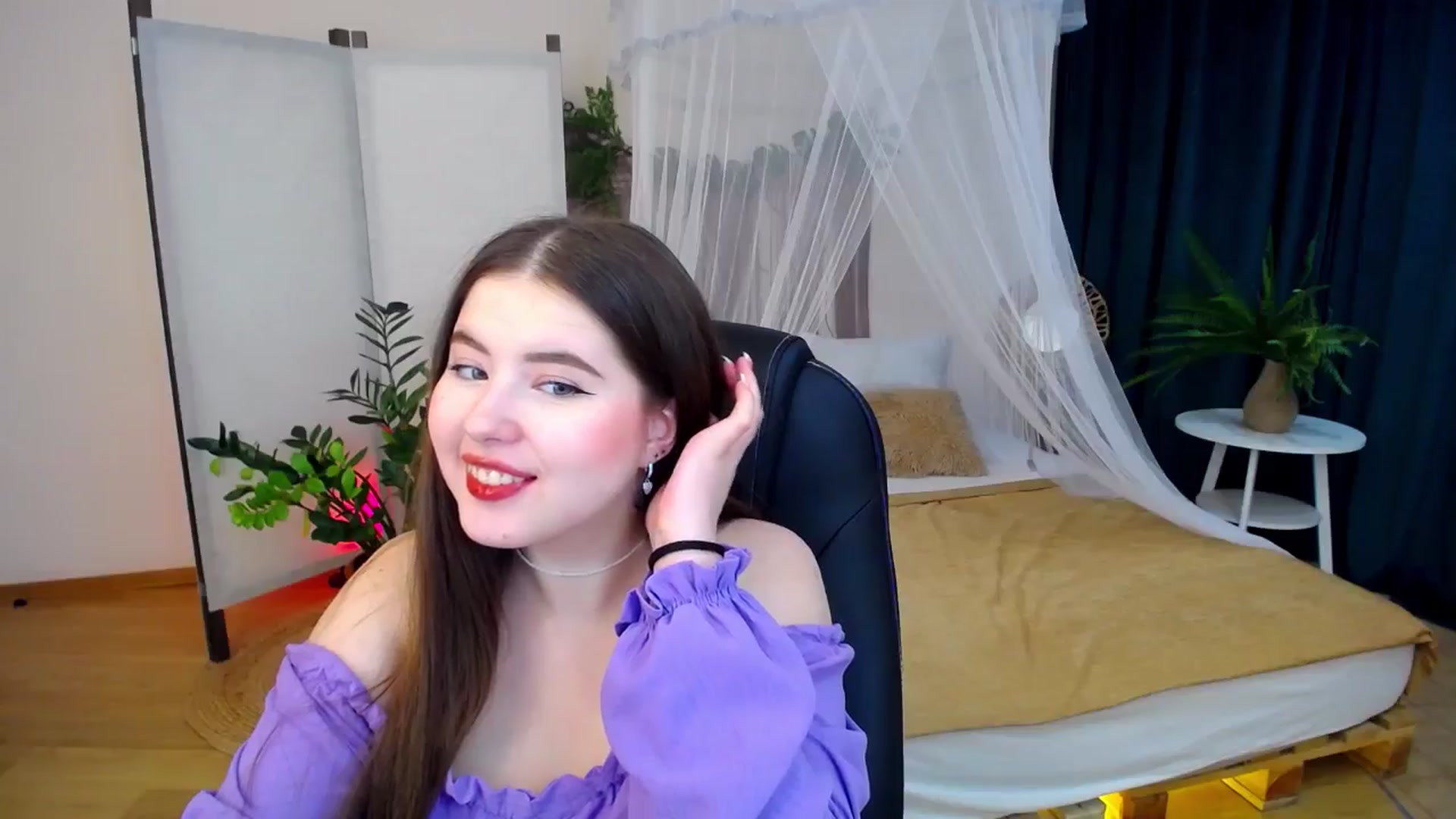 Gallery image thumbnail from AdmireMyEyes's myfreecams stream on, 10/16/2024, 23:46 image 14 of 20