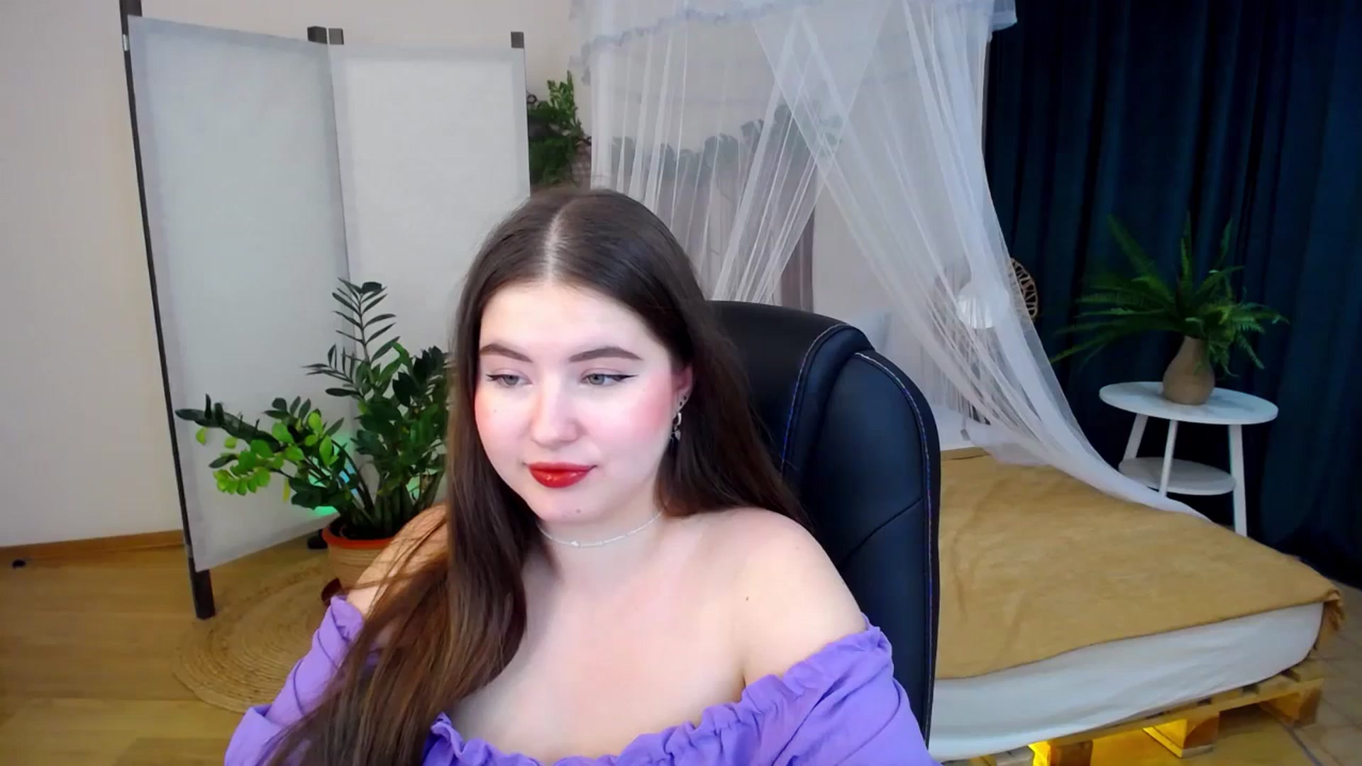 Gallery image thumbnail from AdmireMyEyes's myfreecams stream on, 10/16/2024, 23:46 image 18 of 20