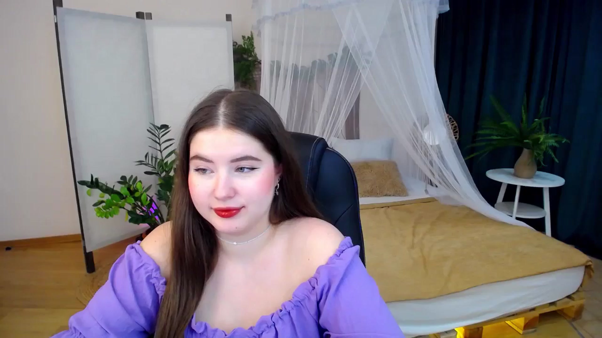 Gallery image thumbnail from AdmireMyEyes's myfreecams stream on, 10/16/2024, 23:46 image 5 of 20