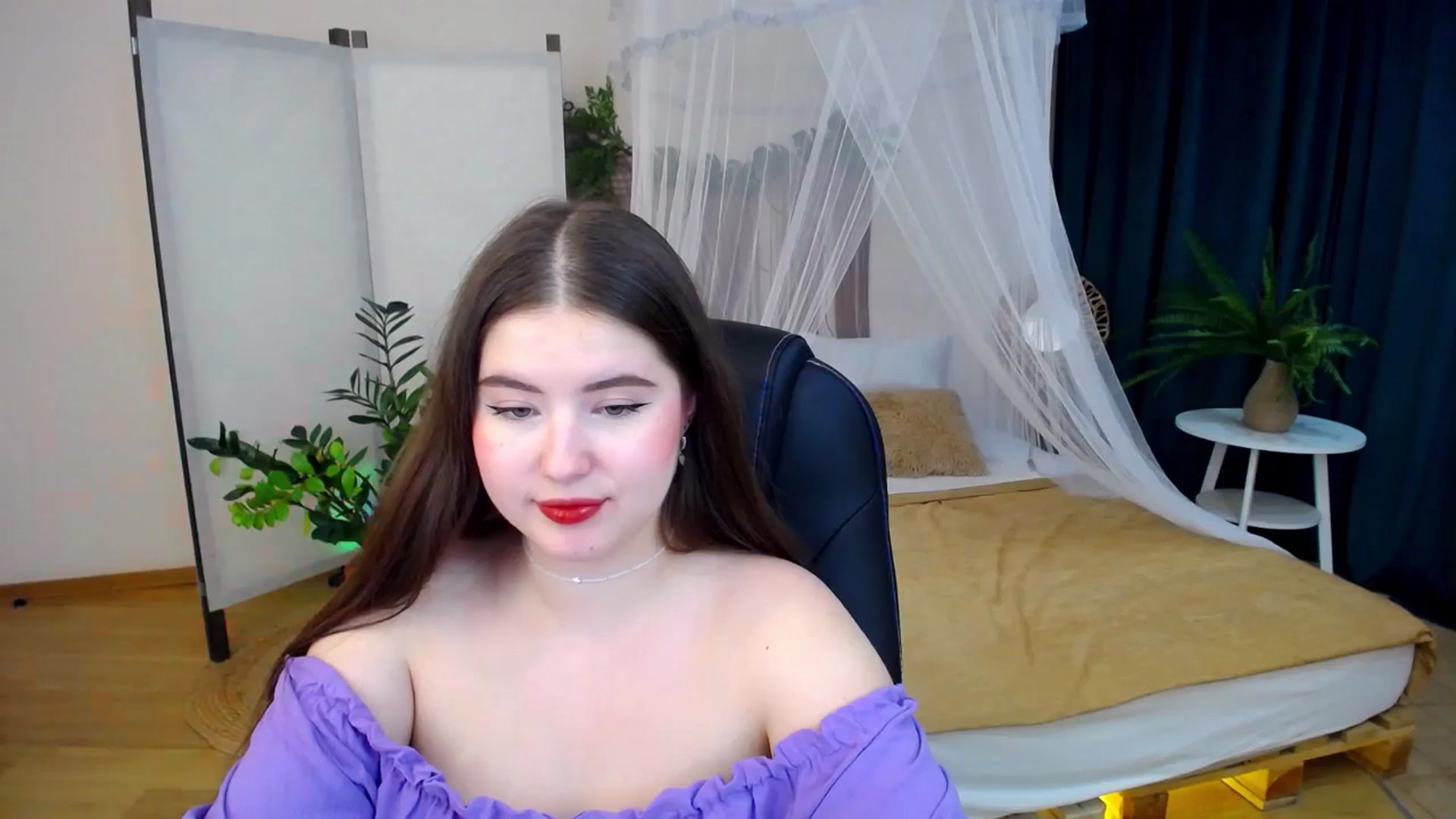 Gallery image thumbnail from AdmireMyEyes's myfreecams stream on, 10/16/2024, 23:46 image 13 of 20