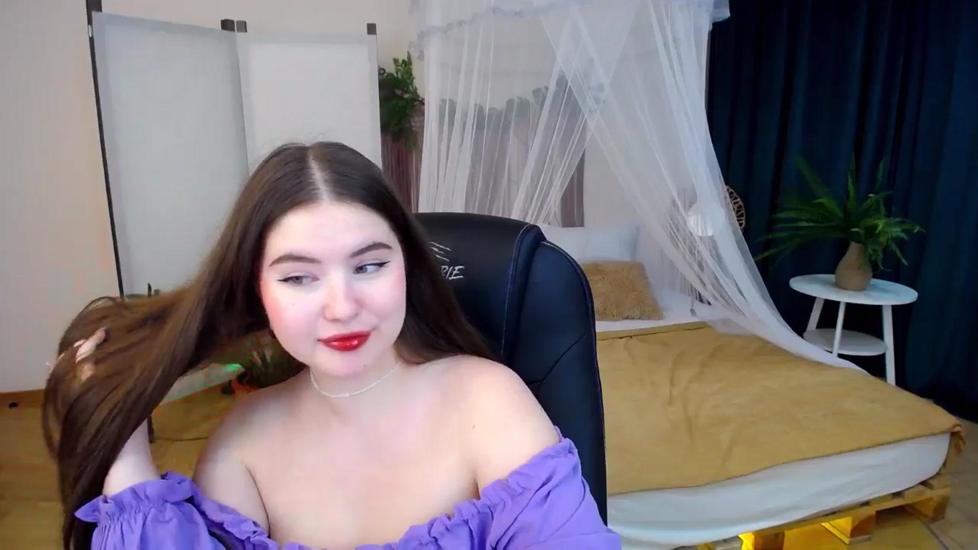 Gallery image thumbnail from AdmireMyEyes's myfreecams stream on, 10/16/2024, 23:46 image 16 of 20