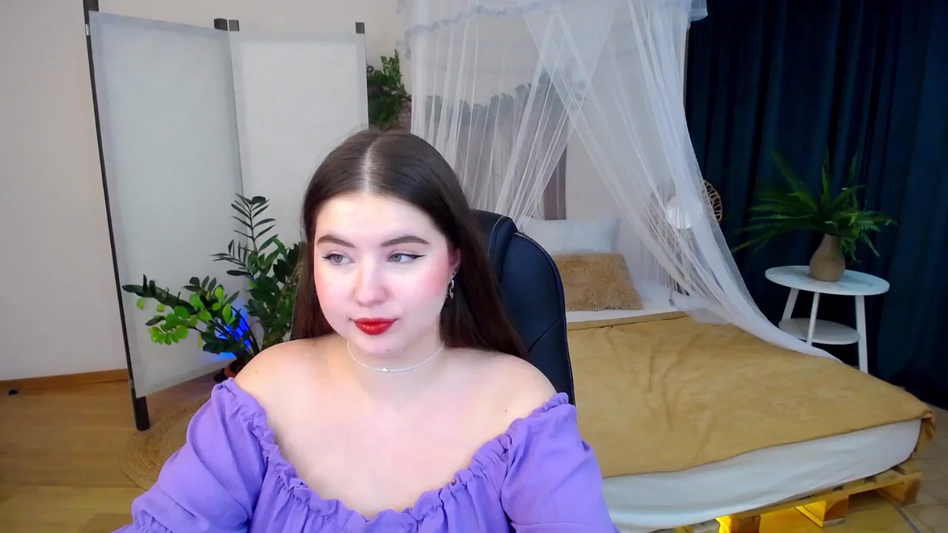 Gallery image thumbnail from AdmireMyEyes's myfreecams stream on, 10/16/2024, 23:46 image 4 of 20
