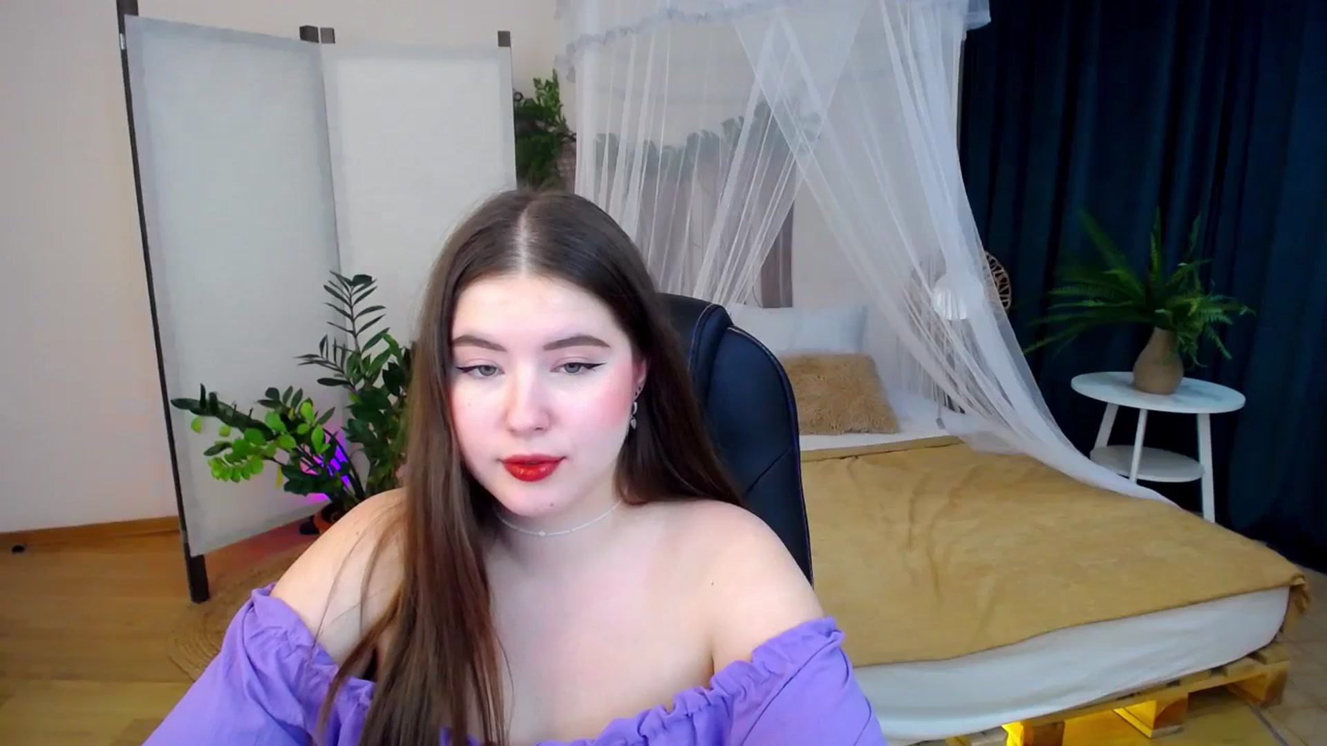Gallery image thumbnail from AdmireMyEyes's myfreecams stream on, 10/16/2024, 23:46 image 12 of 20