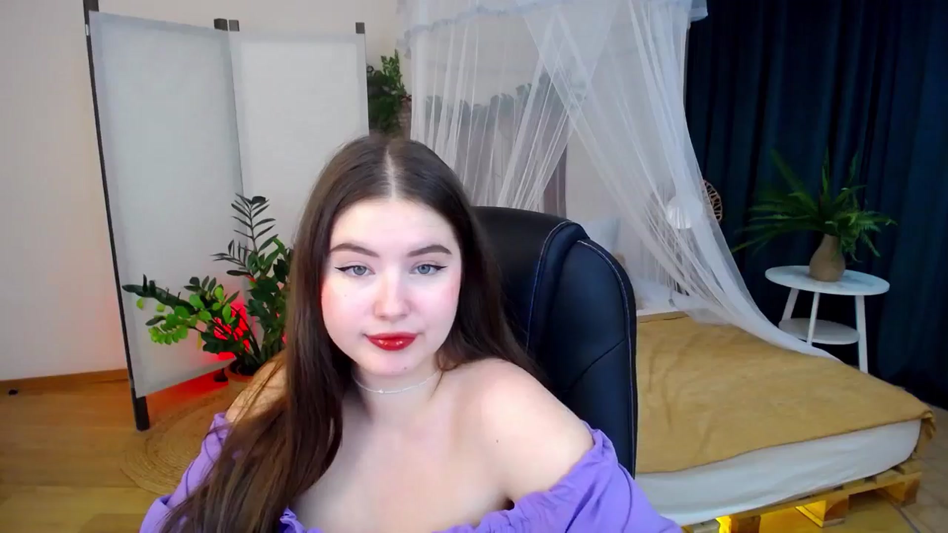Gallery image thumbnail from AdmireMyEyes's myfreecams stream on, 10/16/2024, 23:46 image 17 of 20