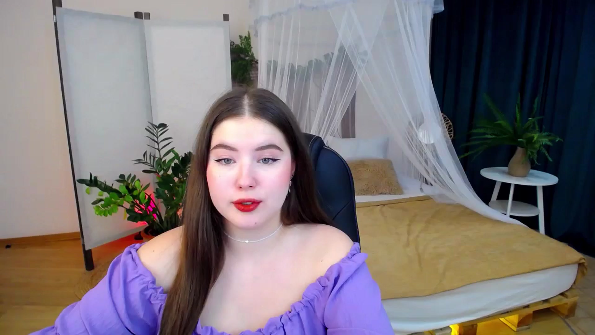 Gallery image thumbnail from AdmireMyEyes's myfreecams stream on, 10/16/2024, 23:46 image 6 of 20