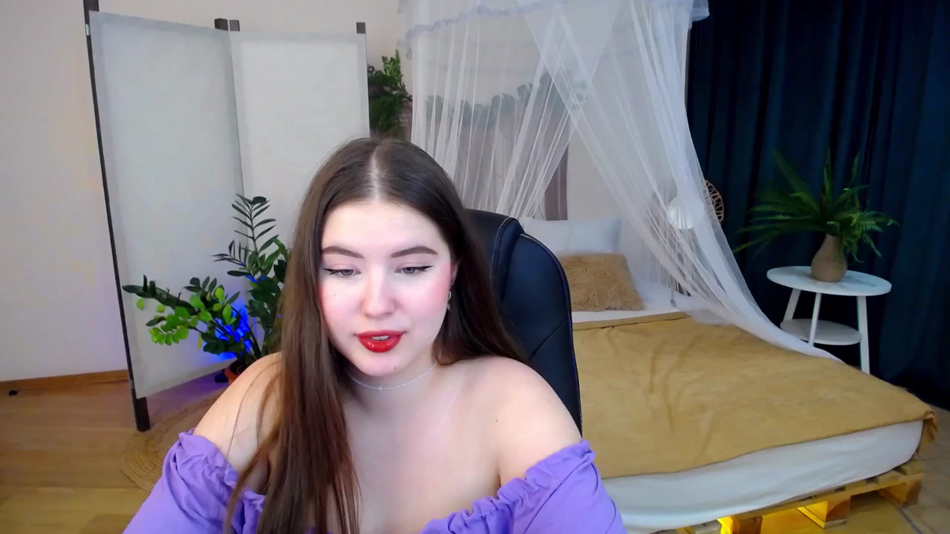Gallery image thumbnail from AdmireMyEyes's myfreecams stream on, 10/16/2024, 23:46 image 10 of 20