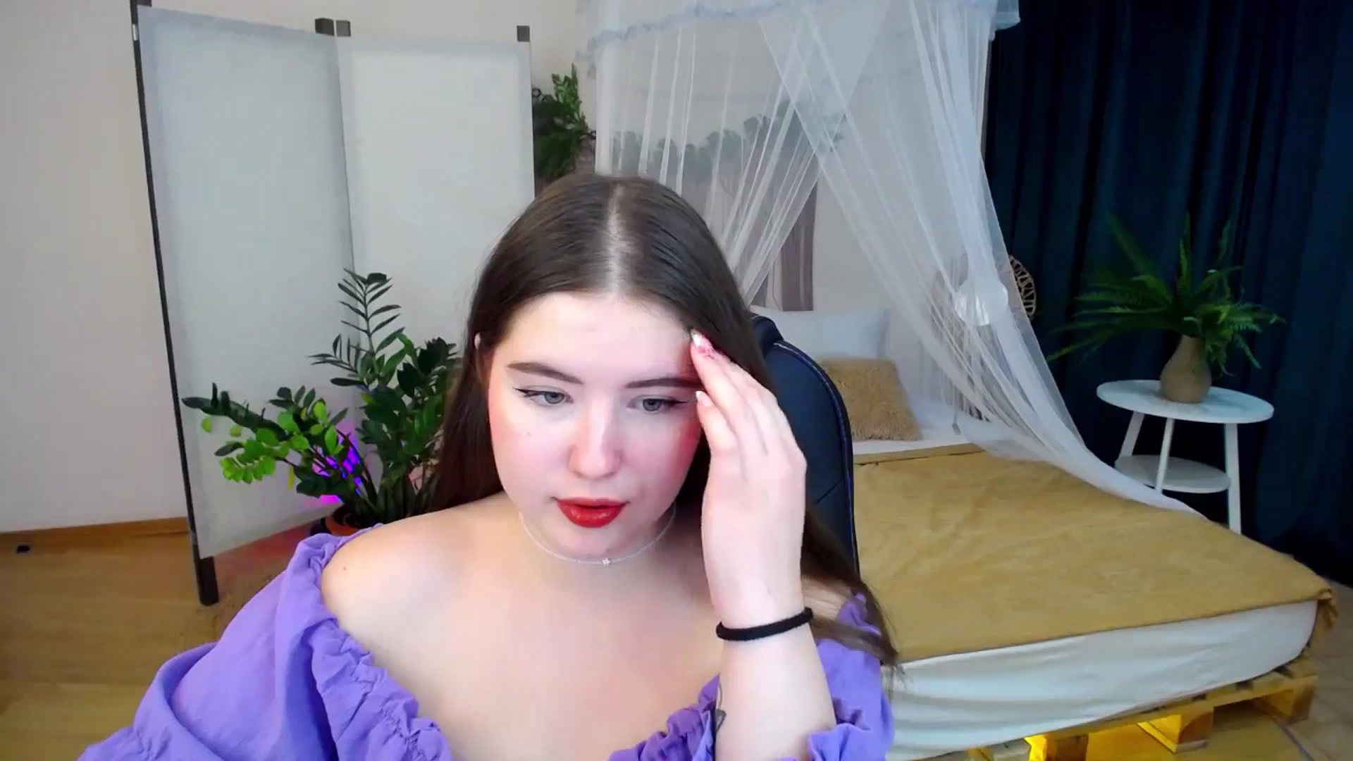 Gallery image thumbnail from AdmireMyEyes's myfreecams stream on, 10/17/2024, 02:33 image 13 of 20