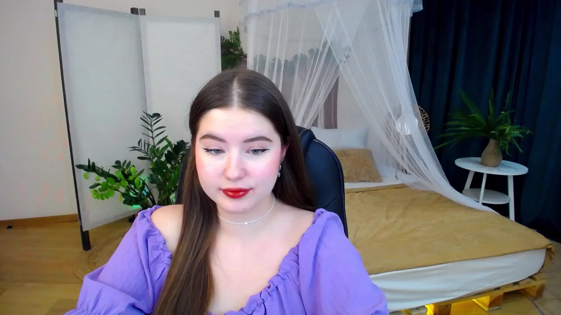 Gallery image thumbnail from AdmireMyEyes's myfreecams stream on, 10/17/2024, 02:33 image 4 of 20