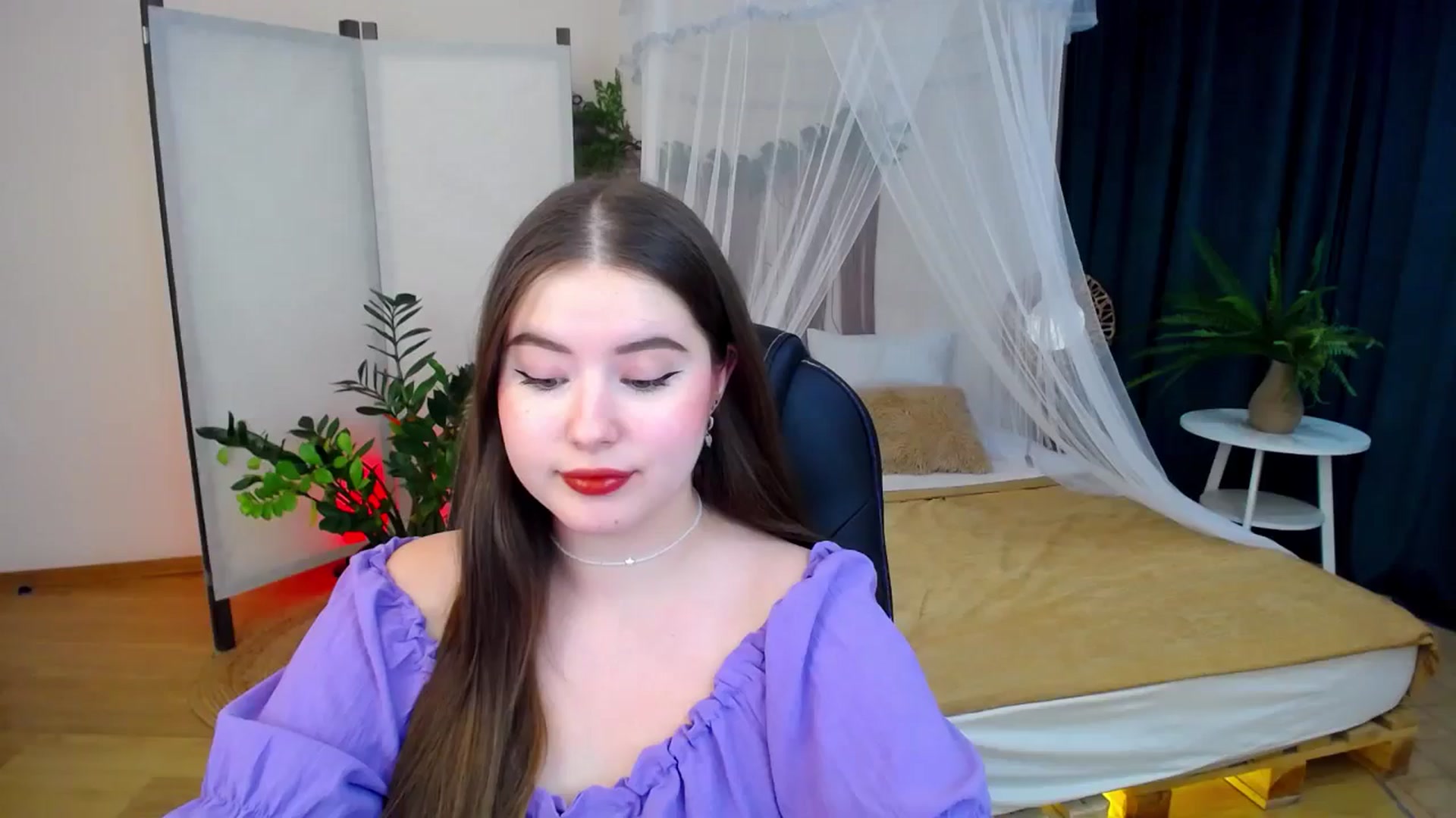 Gallery image thumbnail from AdmireMyEyes's myfreecams stream on, 10/17/2024, 02:33 image 1 of 20