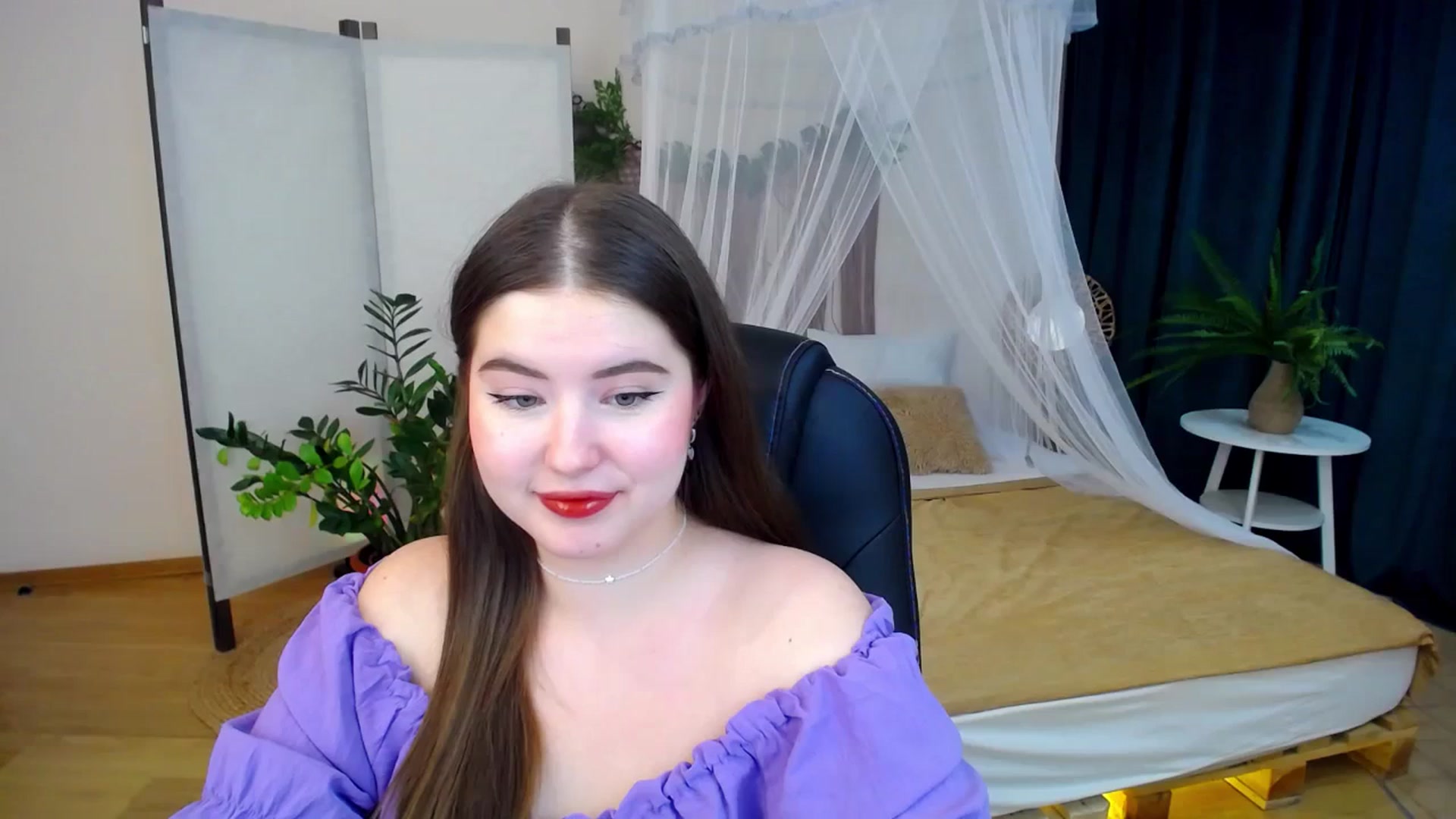 Gallery image thumbnail from AdmireMyEyes's myfreecams stream on, 10/17/2024, 02:33 image 8 of 20