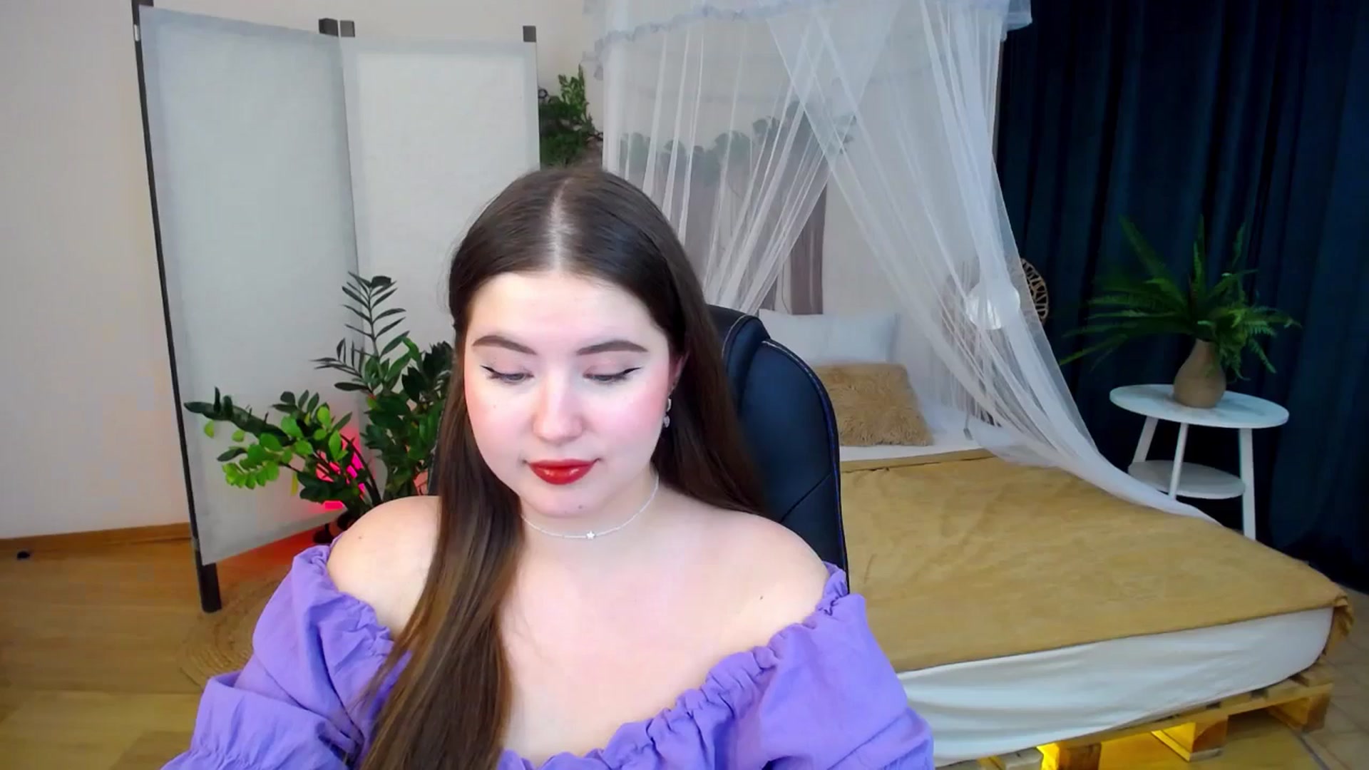 Gallery image thumbnail from AdmireMyEyes's myfreecams stream on, 10/17/2024, 02:33 image 5 of 20