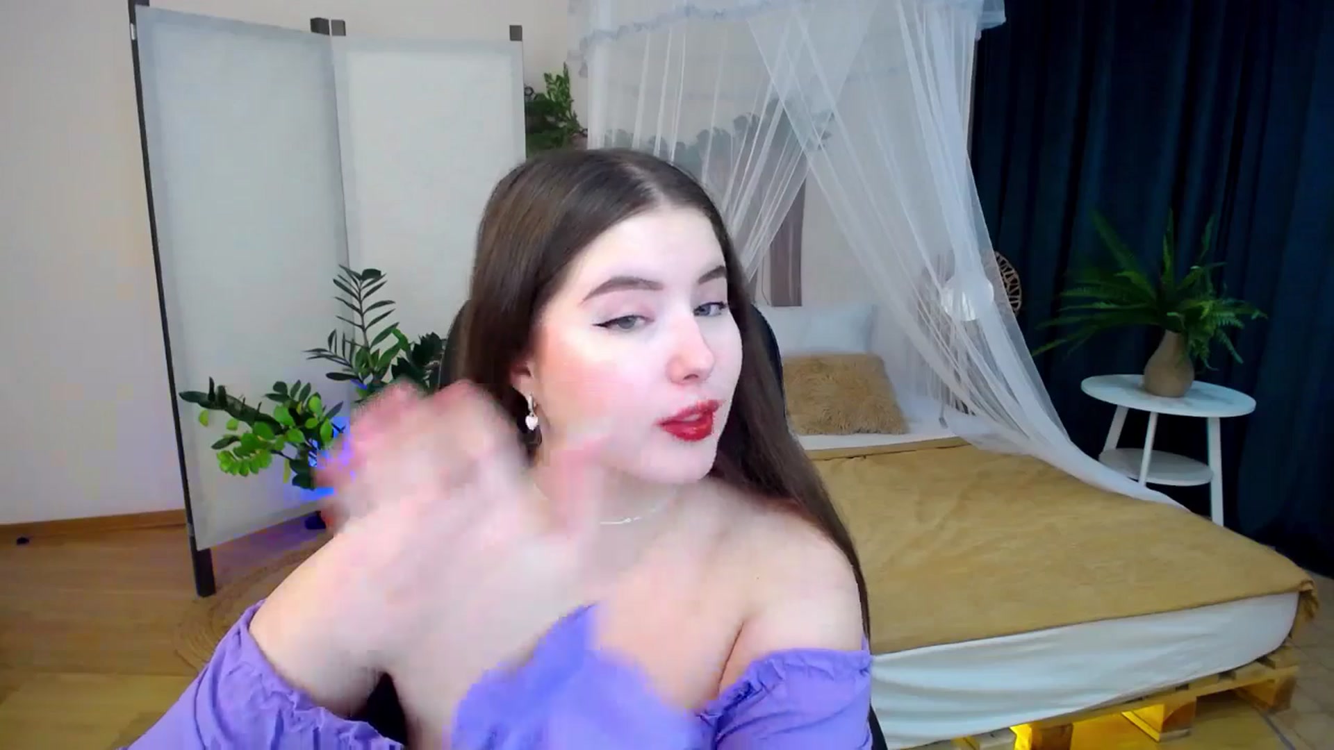 Gallery image thumbnail from AdmireMyEyes's myfreecams stream on, 10/17/2024, 02:33 image 19 of 20
