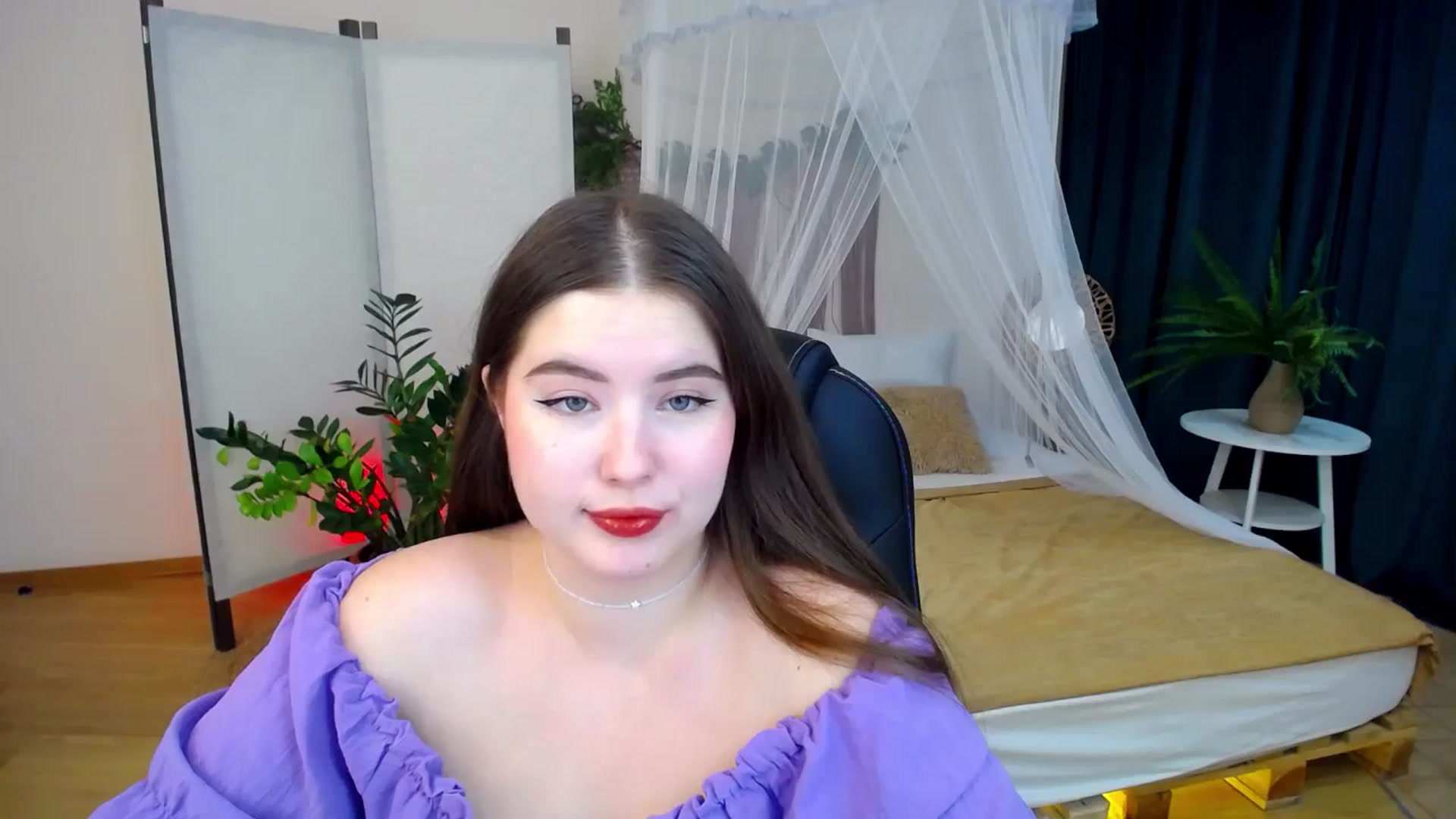Gallery image thumbnail from AdmireMyEyes's myfreecams stream on, 10/17/2024, 02:33 image 12 of 20