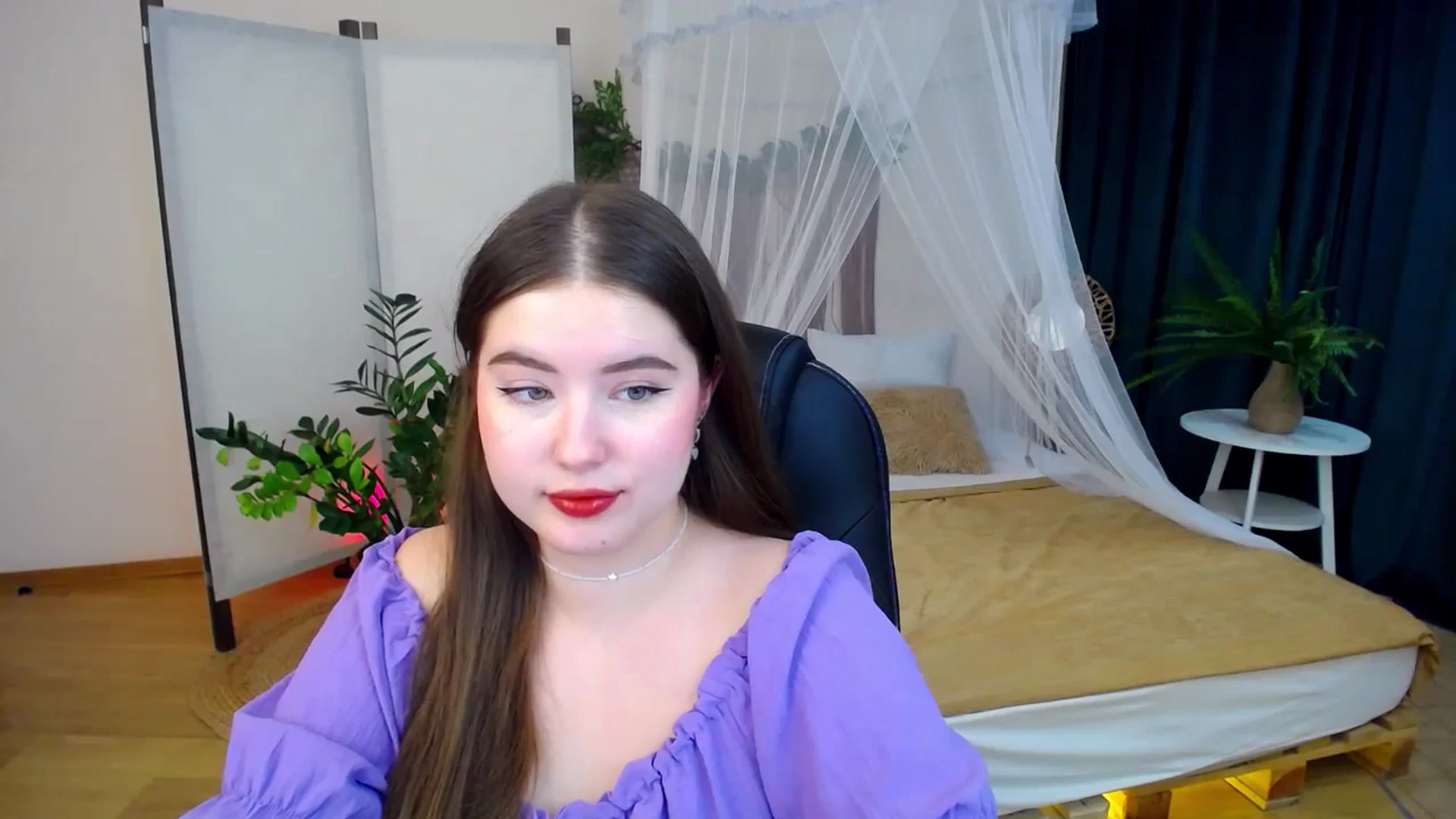 Gallery image thumbnail from AdmireMyEyes's myfreecams stream on, 10/17/2024, 02:33 image 2 of 20