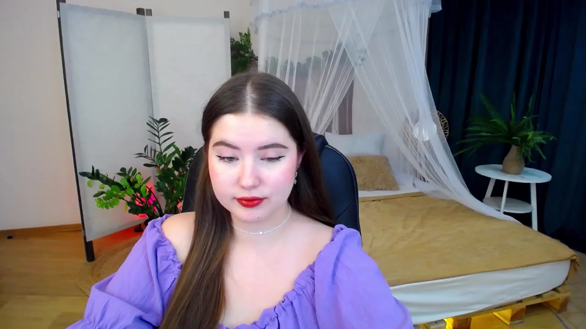 Gallery image thumbnail from AdmireMyEyes's myfreecams stream on, 10/17/2024, 02:33 image 3 of 20