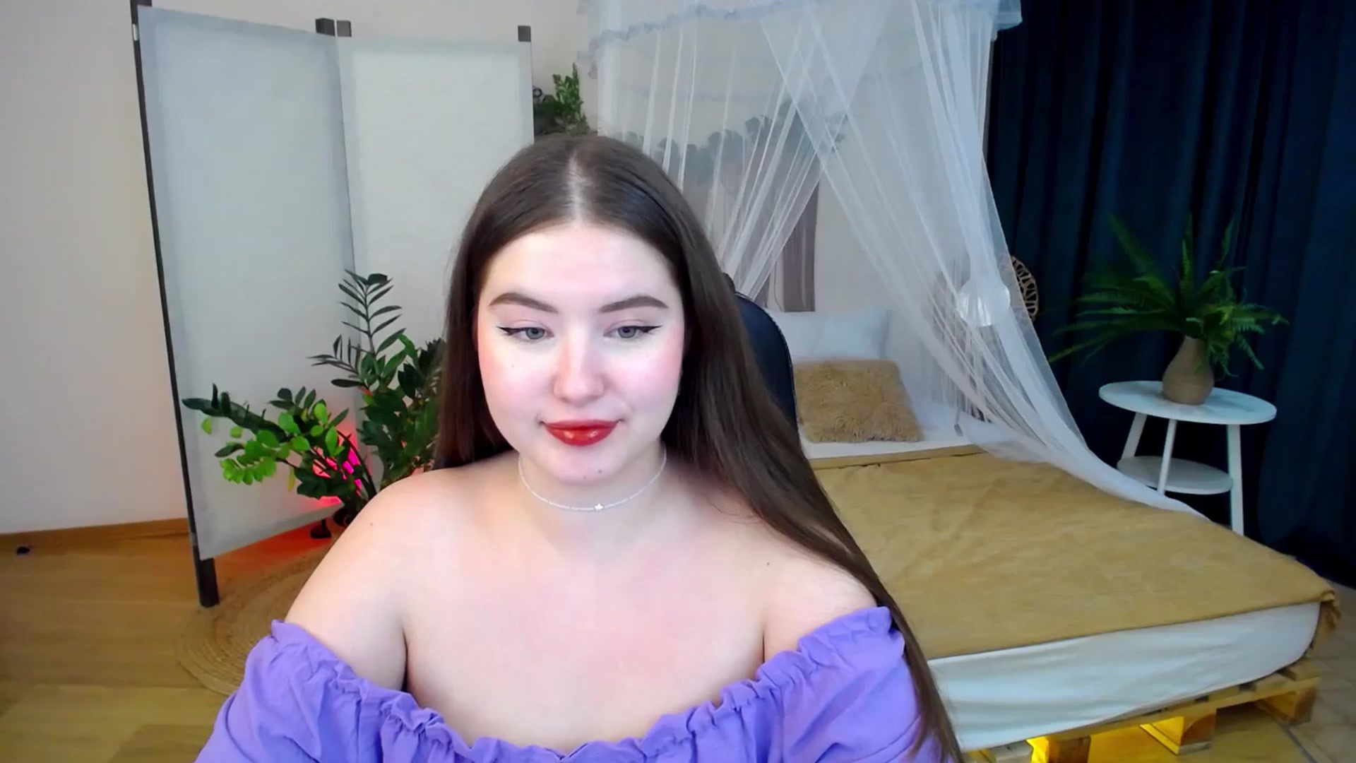 Gallery image thumbnail from AdmireMyEyes's myfreecams stream on, 10/17/2024, 02:33 image 18 of 20