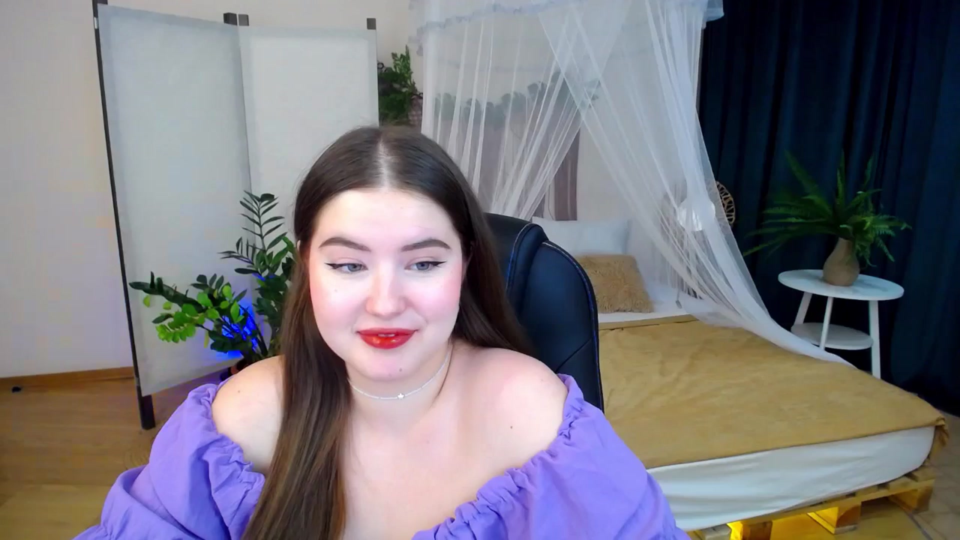 Gallery image thumbnail from AdmireMyEyes's myfreecams stream on, 10/17/2024, 02:33 image 6 of 20
