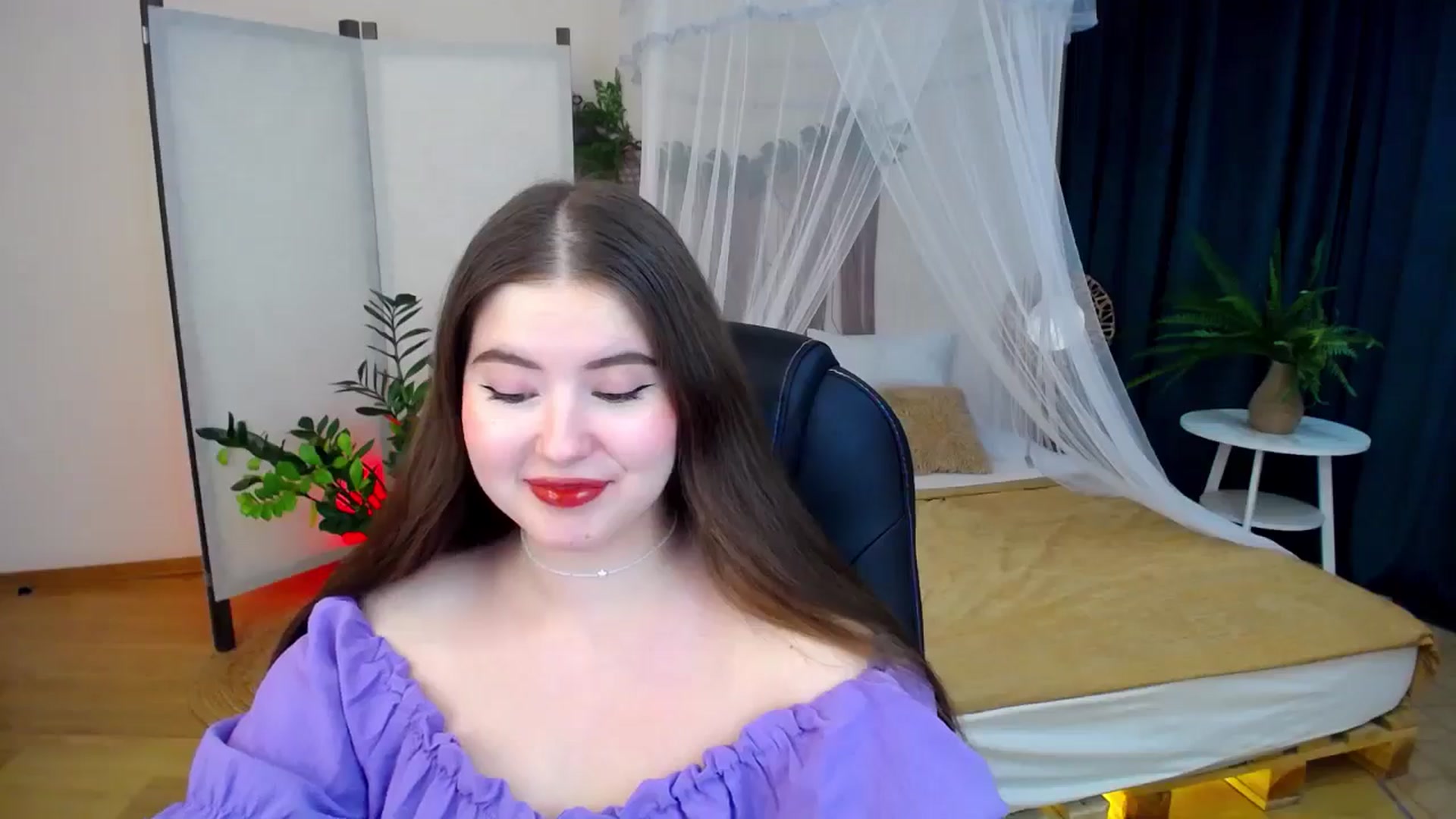 Gallery image thumbnail from AdmireMyEyes's myfreecams stream on, 10/17/2024, 02:33 image 14 of 20