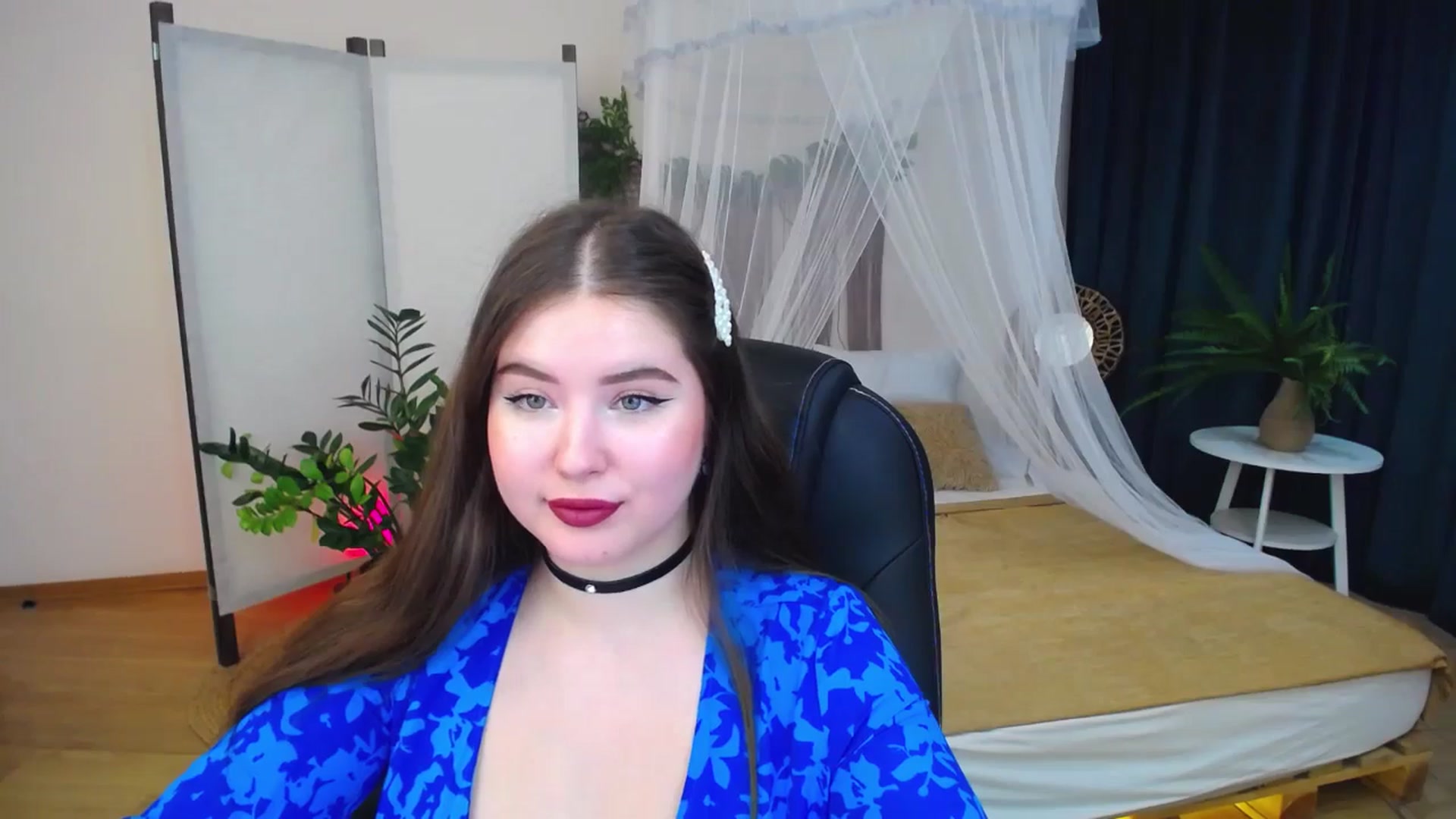 Gallery image thumbnail from AdmireMyEyes's myfreecams stream on, 10/19/2024, 07:45 image 12 of 20