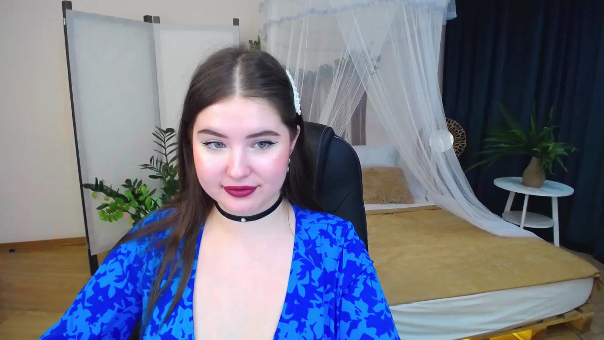Gallery image thumbnail from AdmireMyEyes's myfreecams stream on, 10/19/2024, 07:45 image 4 of 20