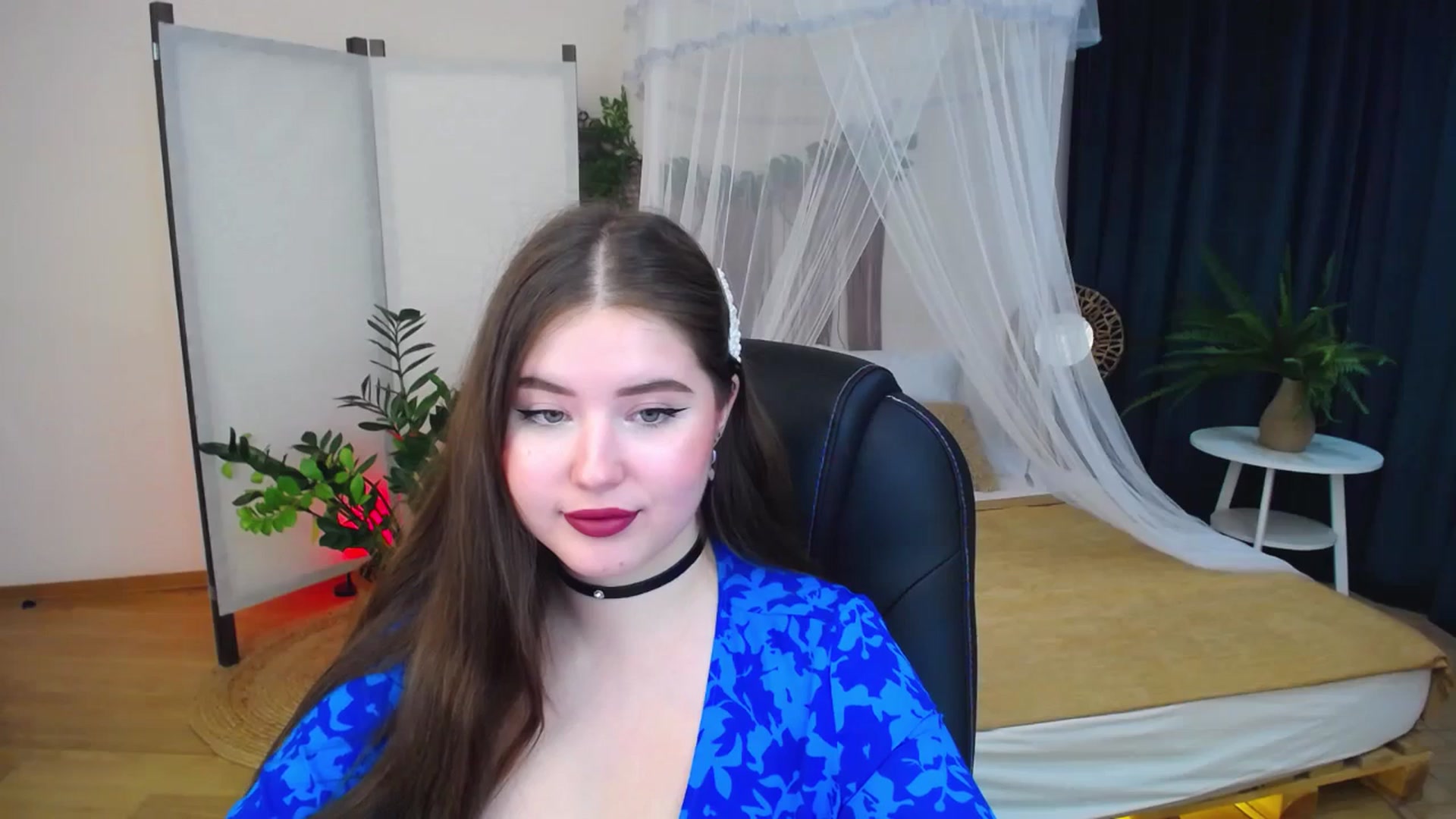 Gallery image thumbnail from AdmireMyEyes's myfreecams stream on, 10/19/2024, 07:45 image 19 of 20