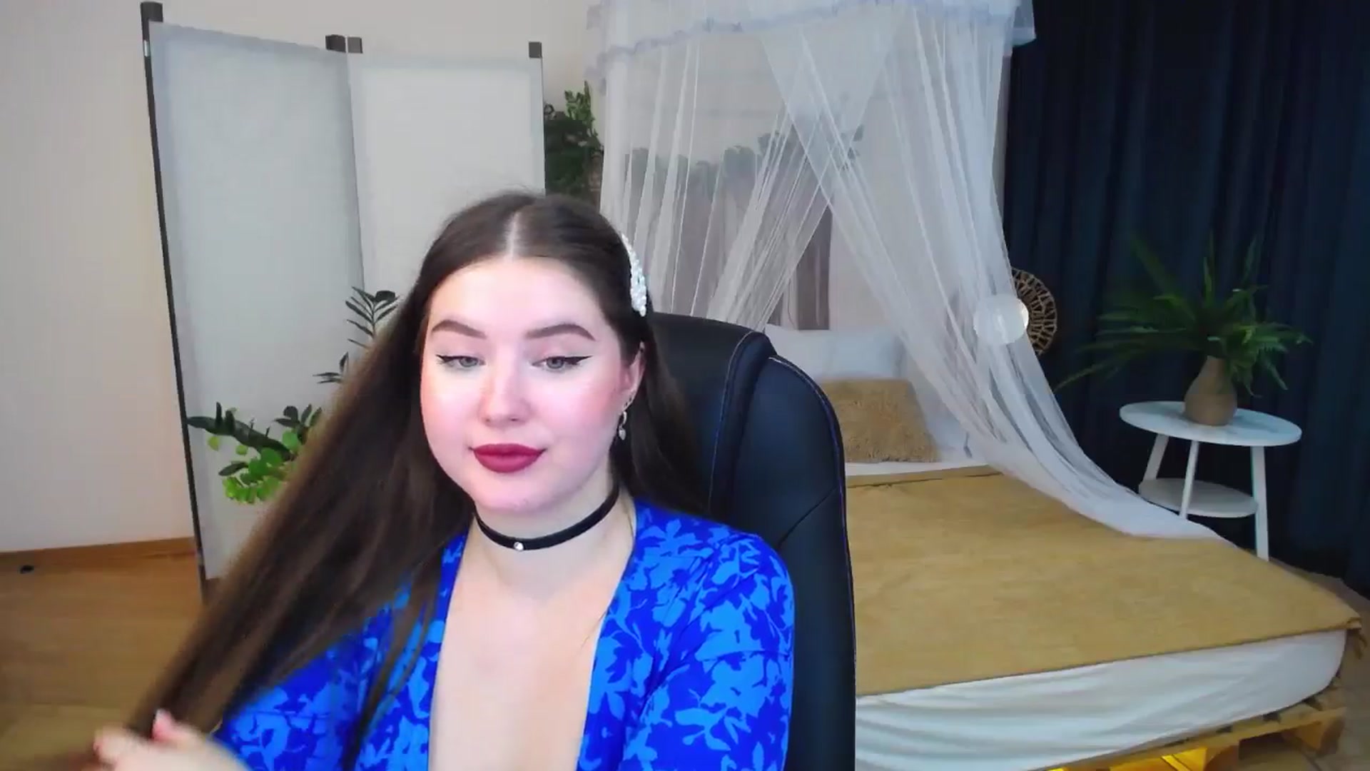 Gallery image thumbnail from AdmireMyEyes's myfreecams stream on, 10/19/2024, 07:45 image 6 of 20
