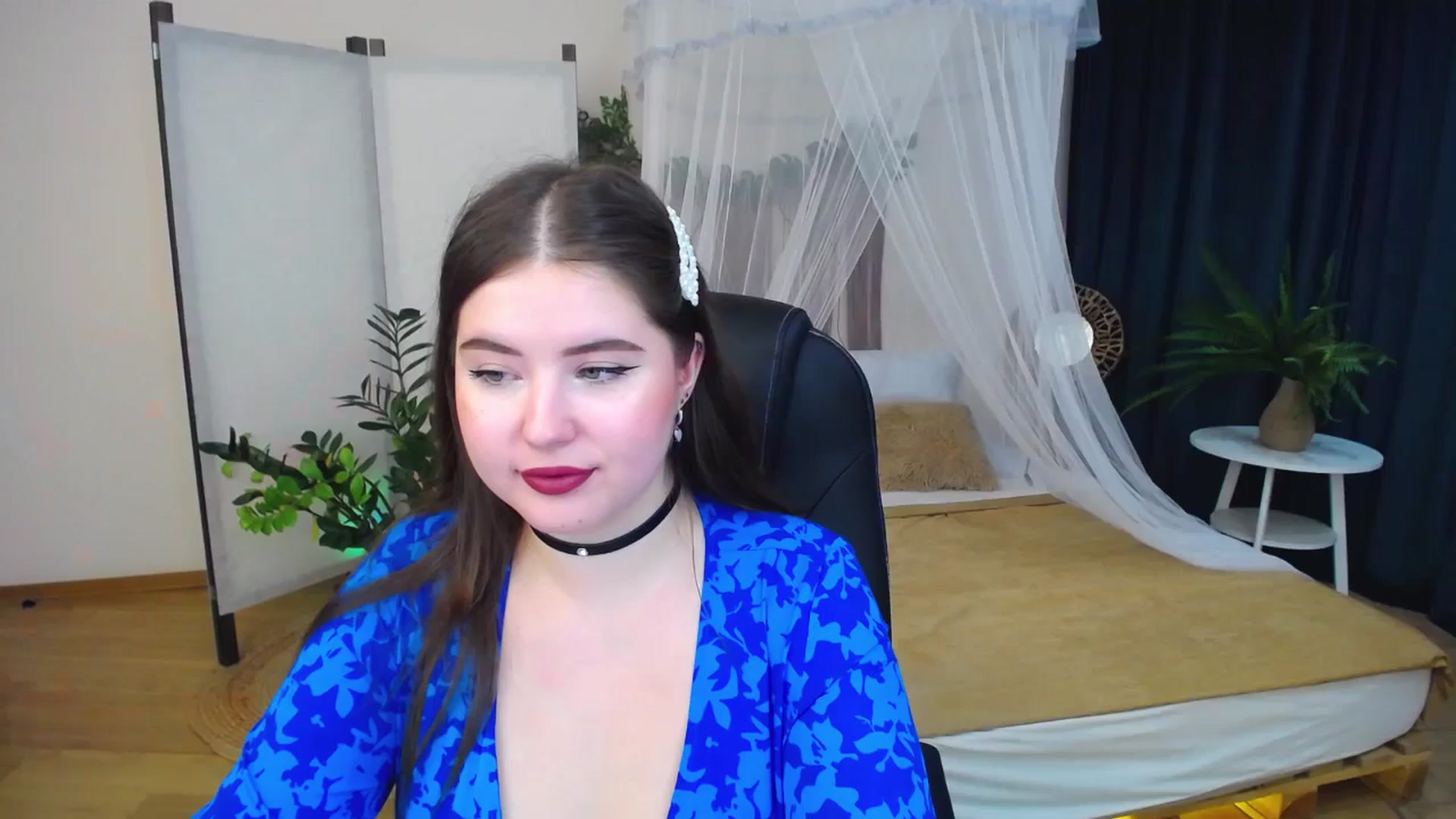 Gallery image thumbnail from AdmireMyEyes's myfreecams stream on, 10/19/2024, 07:45 image 5 of 20
