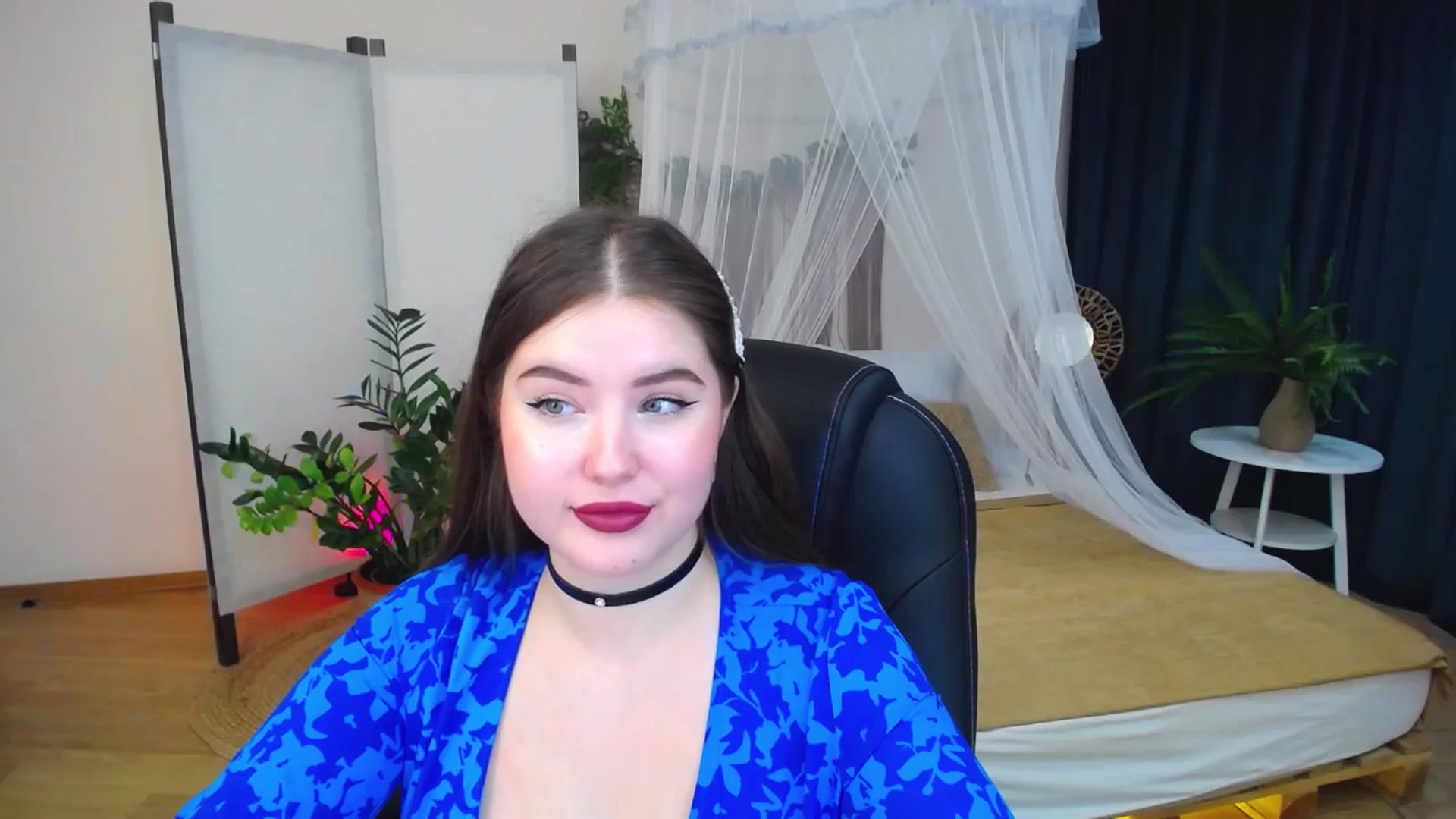 Gallery image thumbnail from AdmireMyEyes's myfreecams stream on, 10/19/2024, 07:45 image 18 of 20