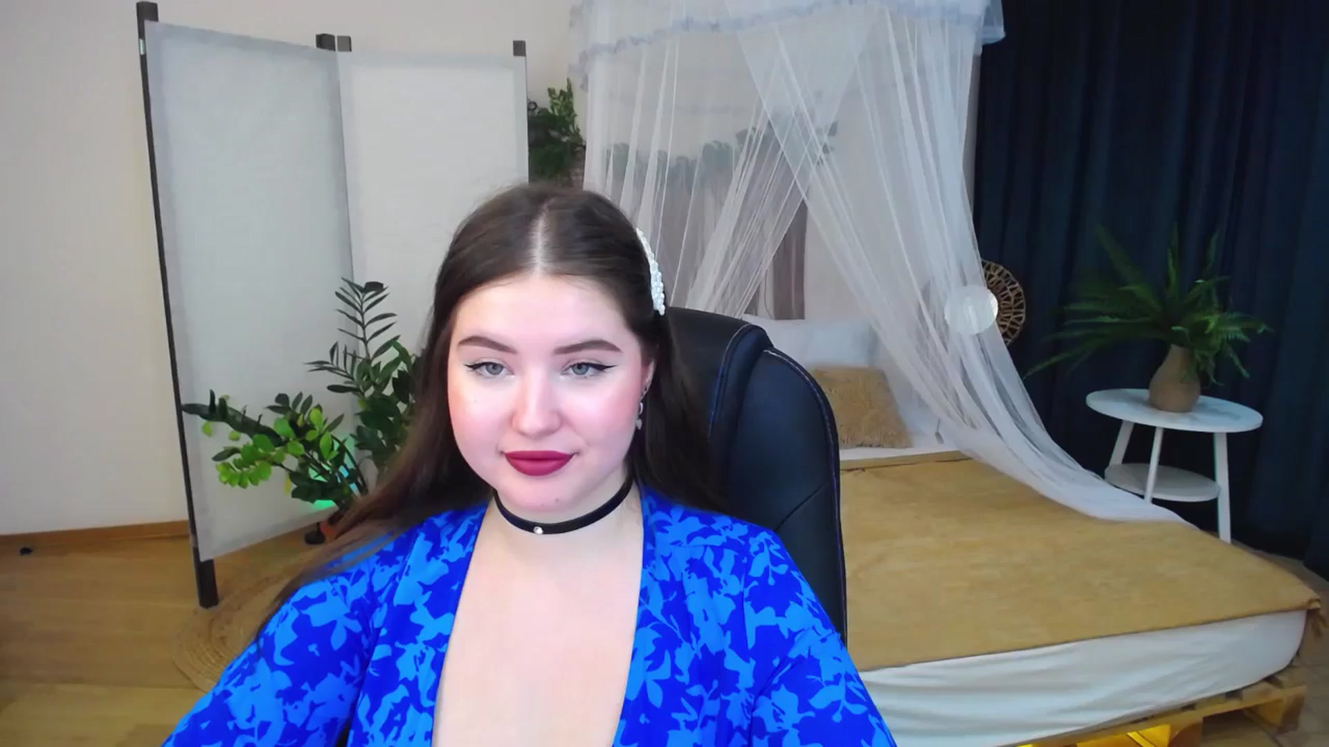 Gallery image thumbnail from AdmireMyEyes's myfreecams stream on, 10/19/2024, 07:45 image 10 of 20