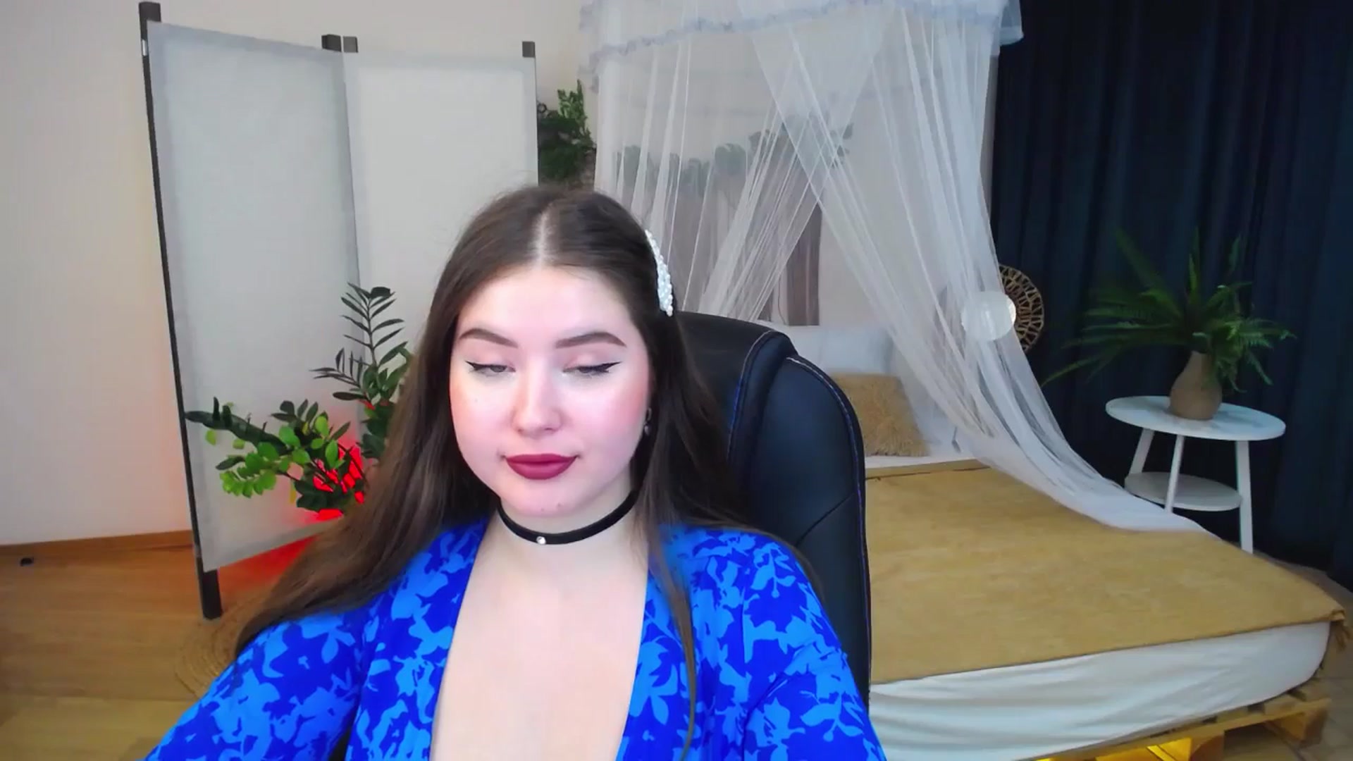 Gallery image thumbnail from AdmireMyEyes's myfreecams stream on, 10/19/2024, 07:45 image 11 of 20