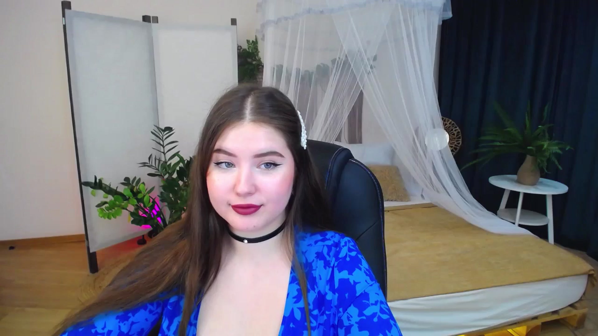 Gallery image thumbnail from AdmireMyEyes's myfreecams stream on, 10/19/2024, 07:45 image 13 of 20