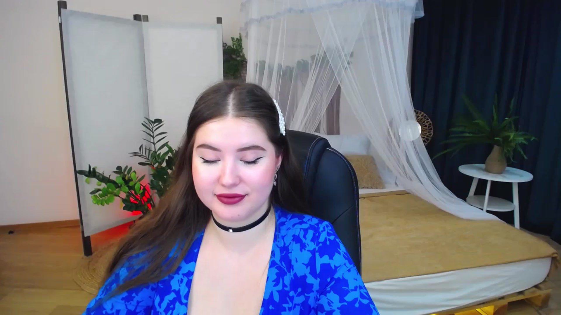 Gallery image thumbnail from AdmireMyEyes's myfreecams stream on, 10/19/2024, 07:45 image 8 of 20
