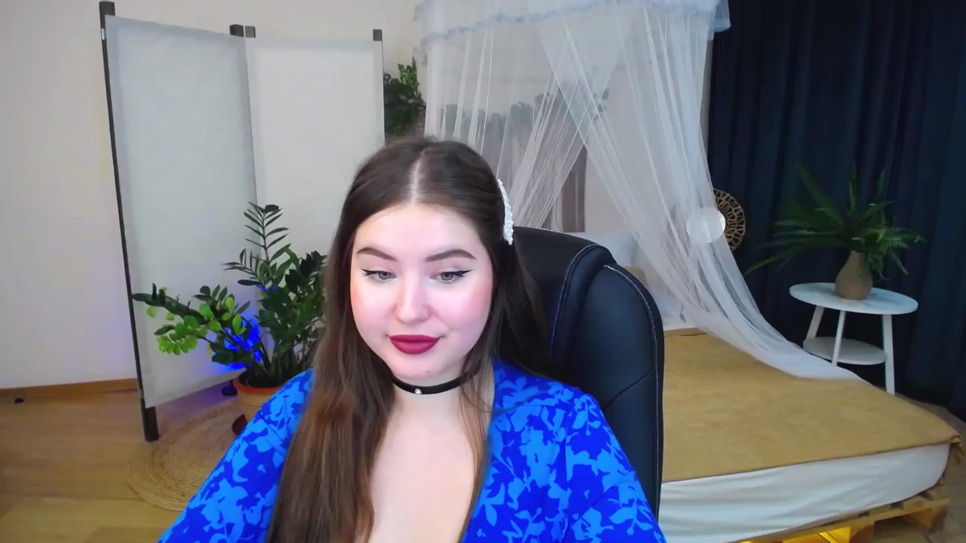 Gallery image thumbnail from AdmireMyEyes's myfreecams stream on, 10/19/2024, 07:45 image 16 of 20