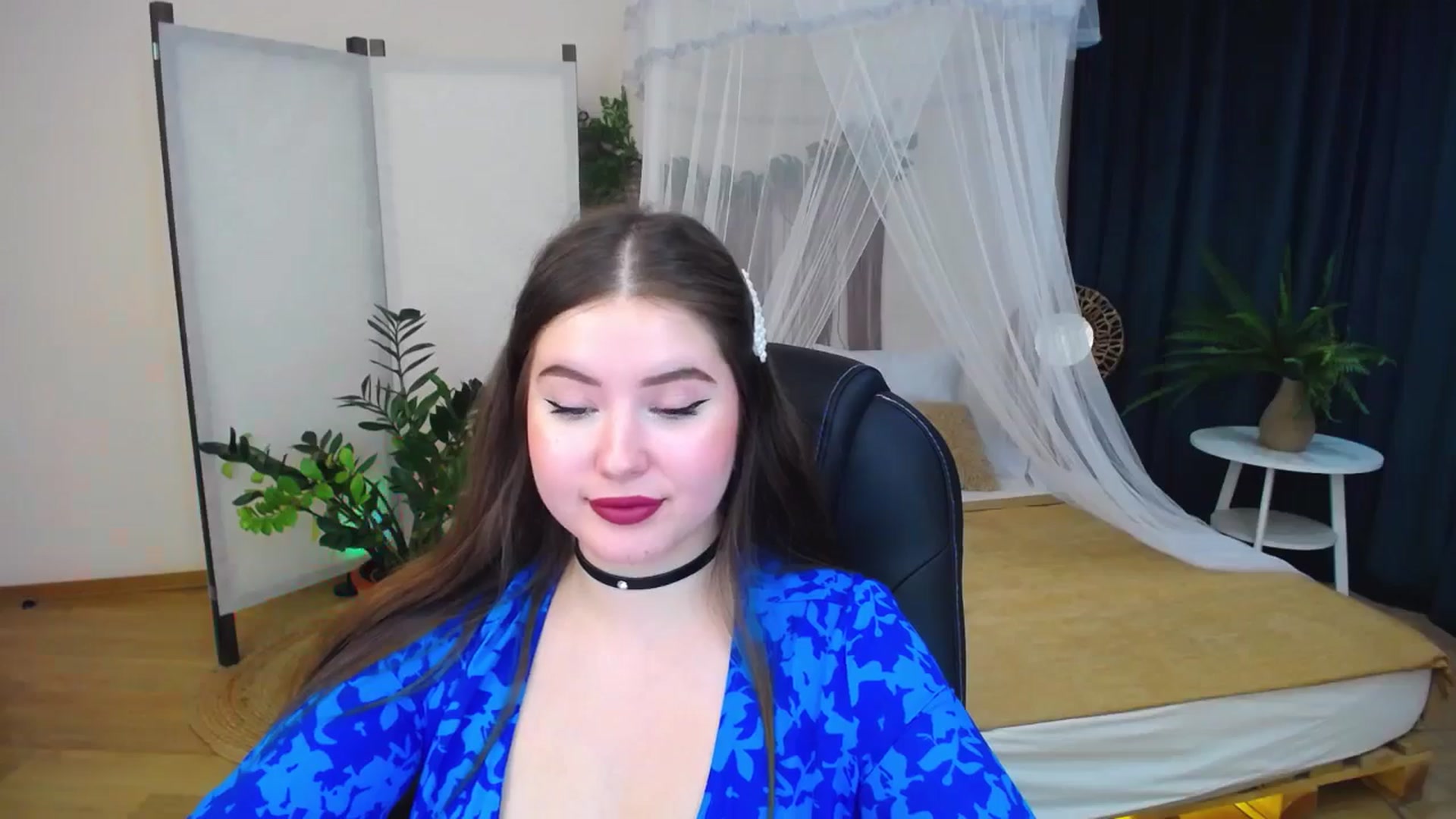 Gallery image thumbnail from AdmireMyEyes's myfreecams stream on, 10/19/2024, 07:45 image 14 of 20